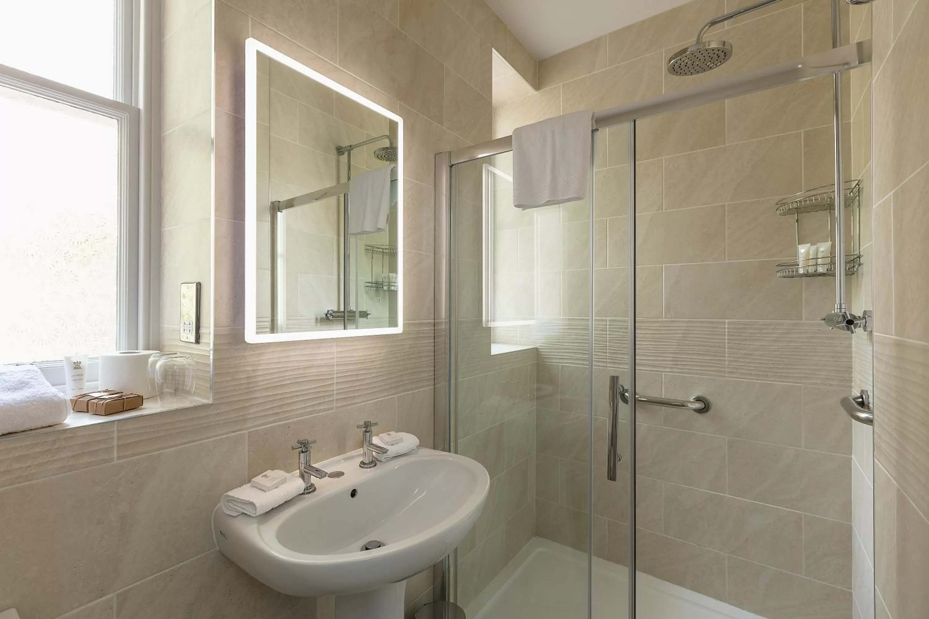 Shower in Farlam Hall Hotel & Restaurant