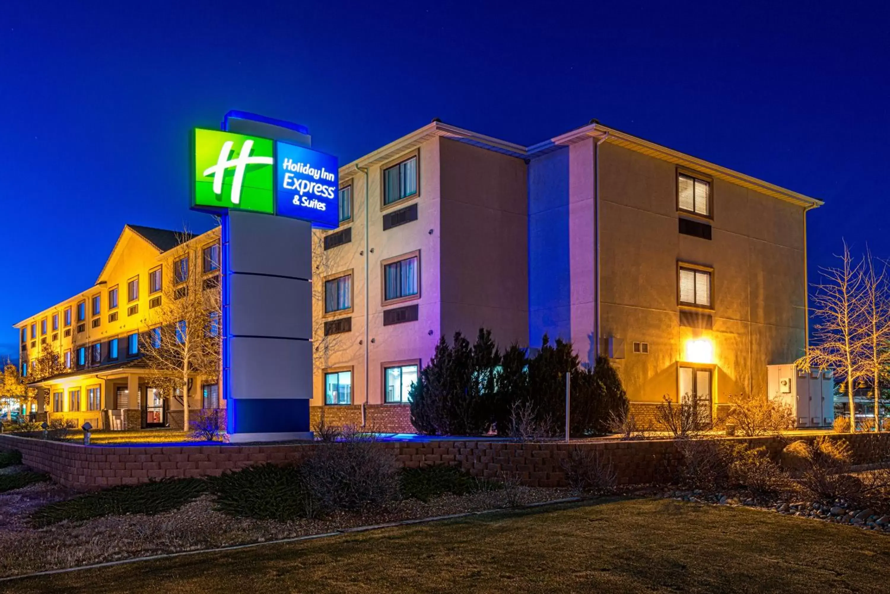 Property Building in Holiday Inn Express Hotel & Suites Alamosa, an IHG Hotel