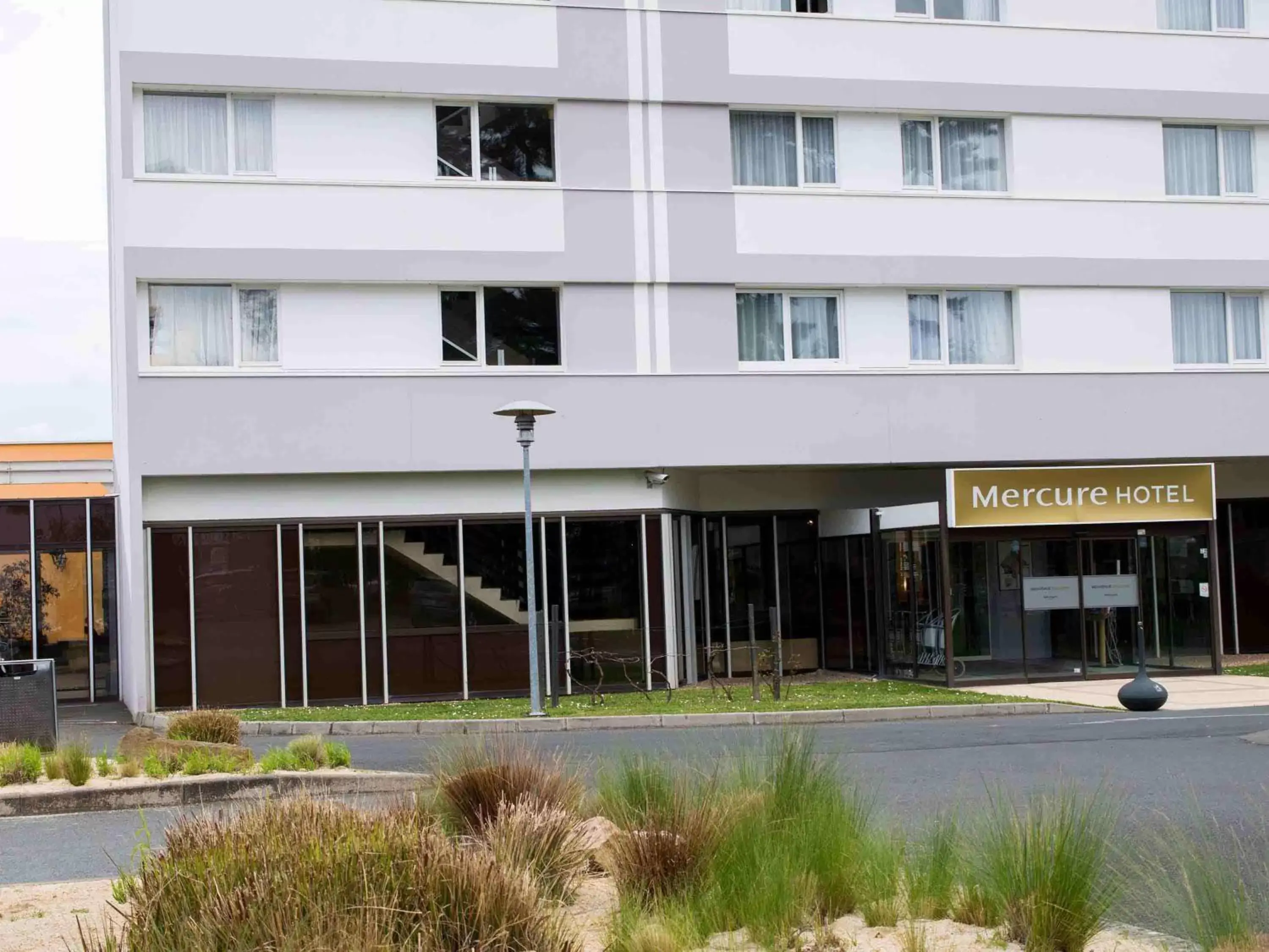 Property Building in Hotel Mercure Angers Lac De Maine