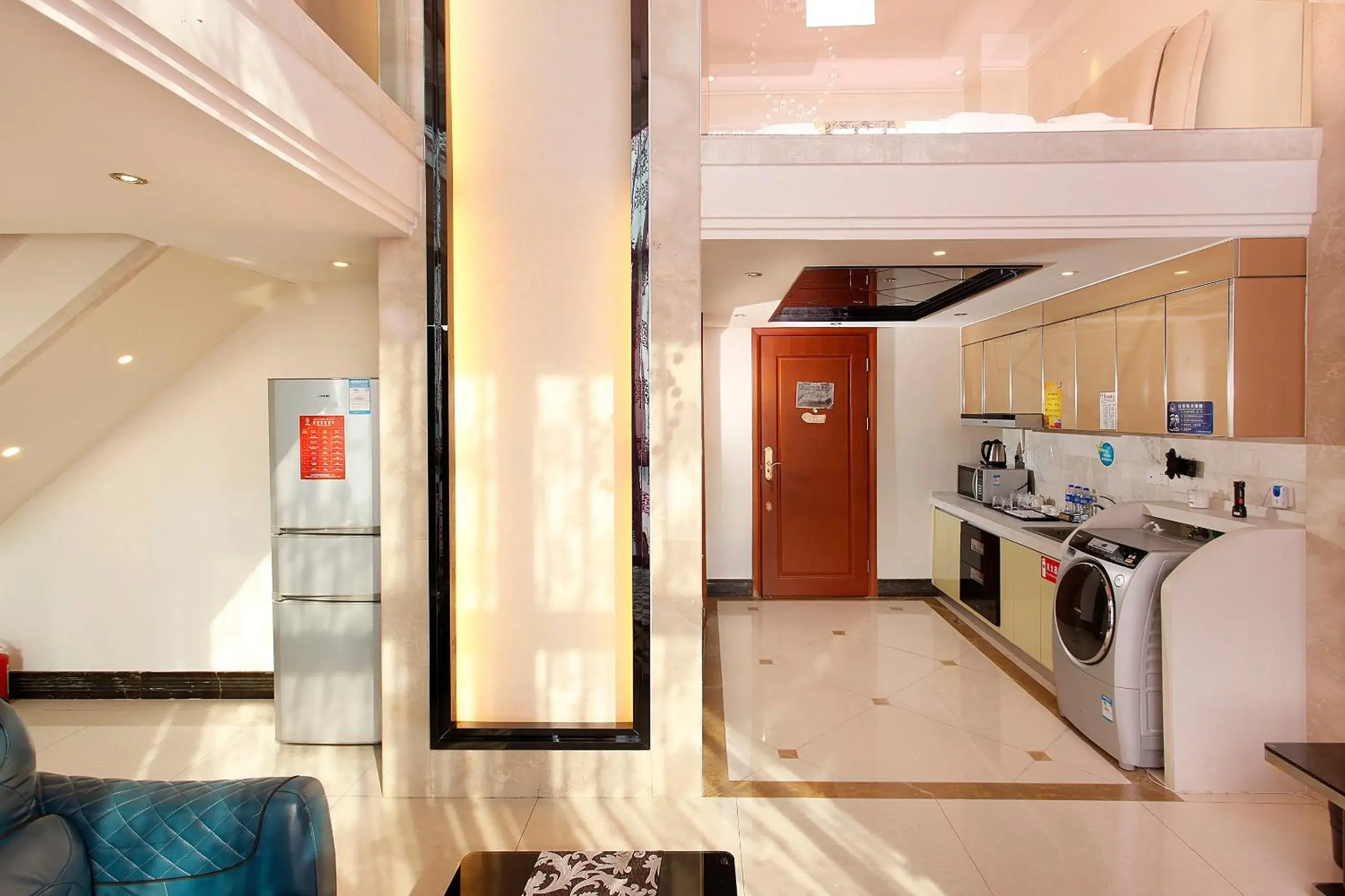 Living room, Kitchen/Kitchenette in Louidon Mega Apartment Hotel Of Kam Rueng Plaza - Sunshine Apartment
