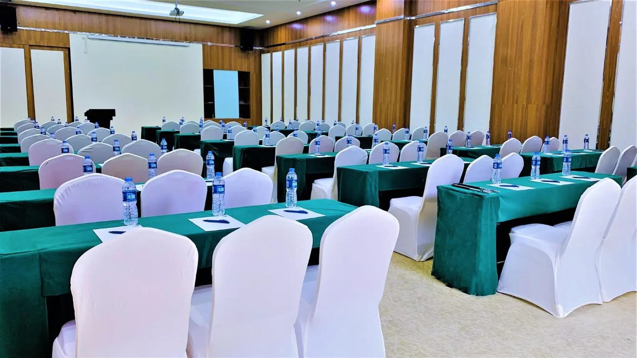 Meeting/conference room in Holiday Inn Express Haikou West Coast, an IHG Hotel