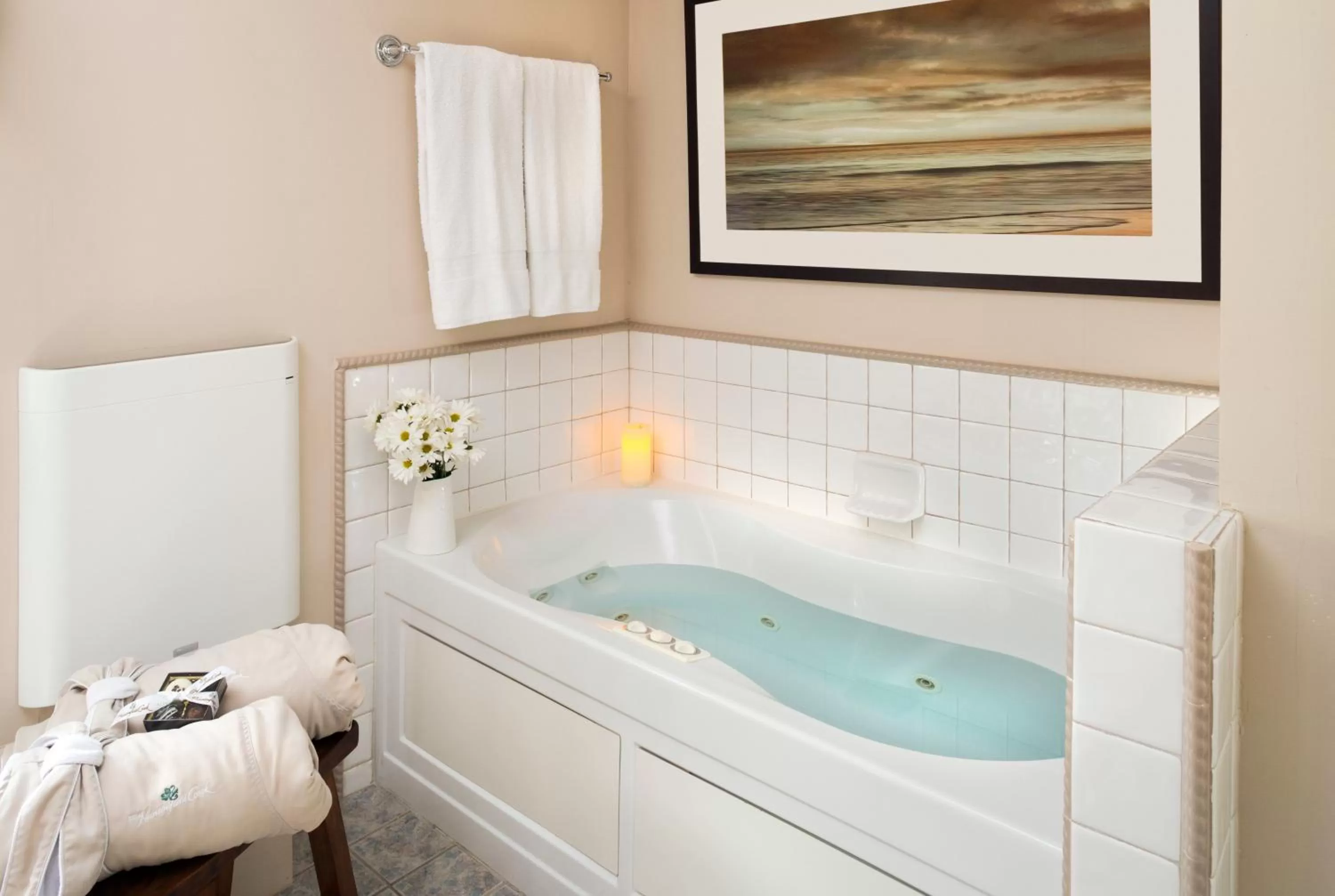 Decorative detail in Inn at Huntingfield Creek