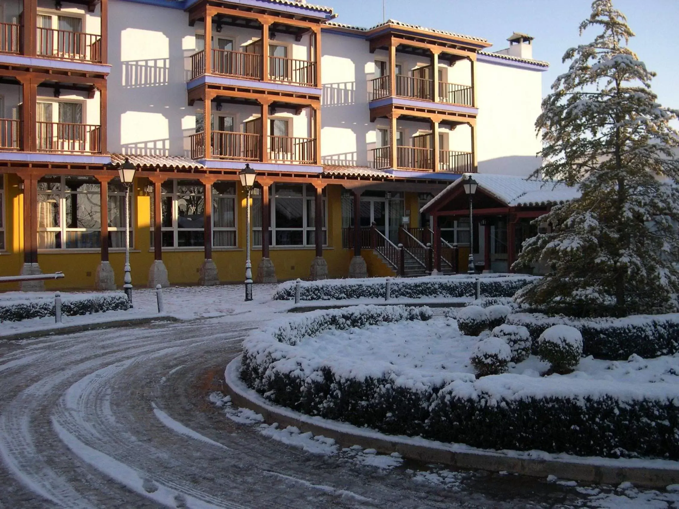 Facade/entrance, Property Building in Parador de Manzanares