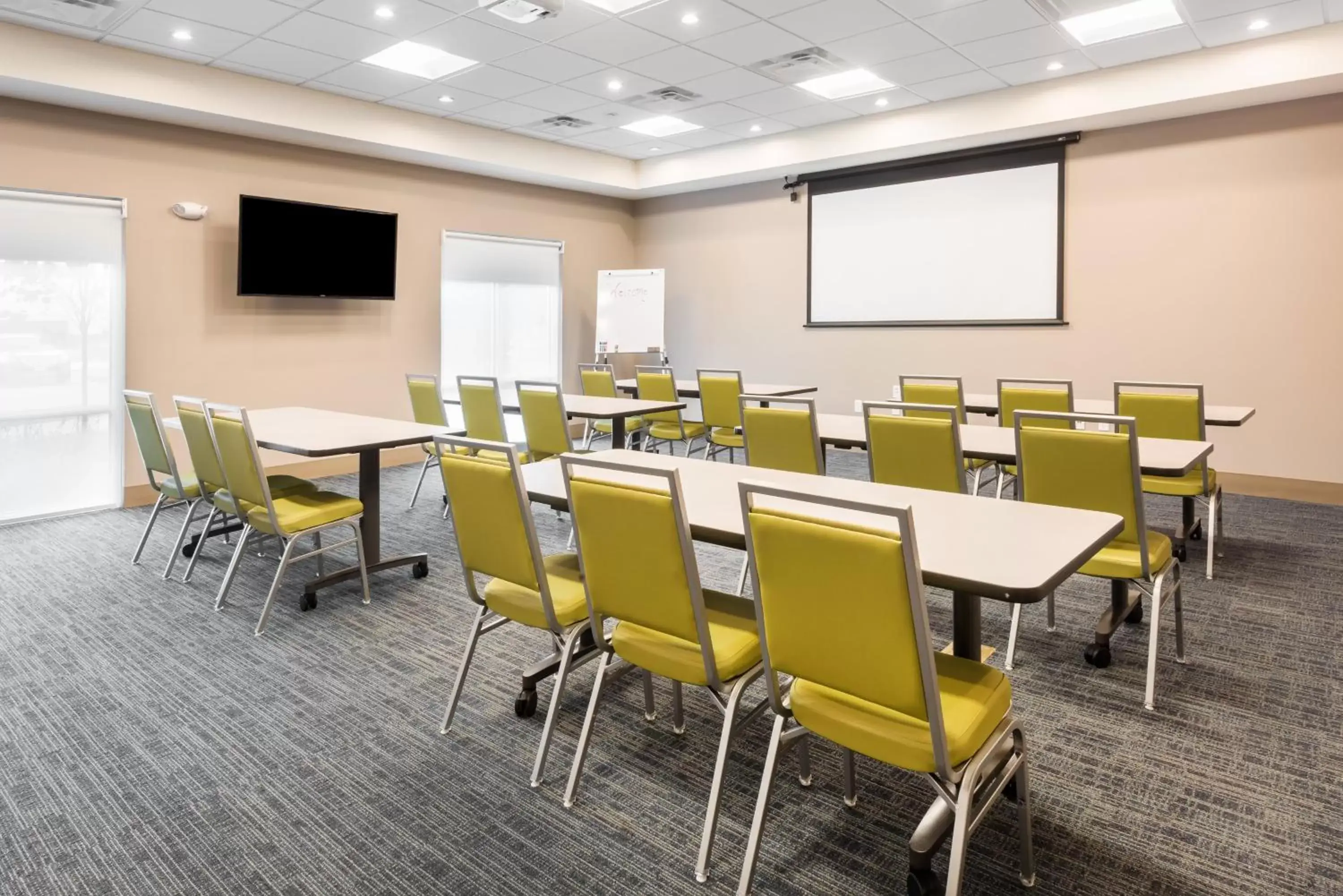 Meeting/conference room in Holiday Inn Express & Suites St. Louis - Chesterfield, an IHG Hotel