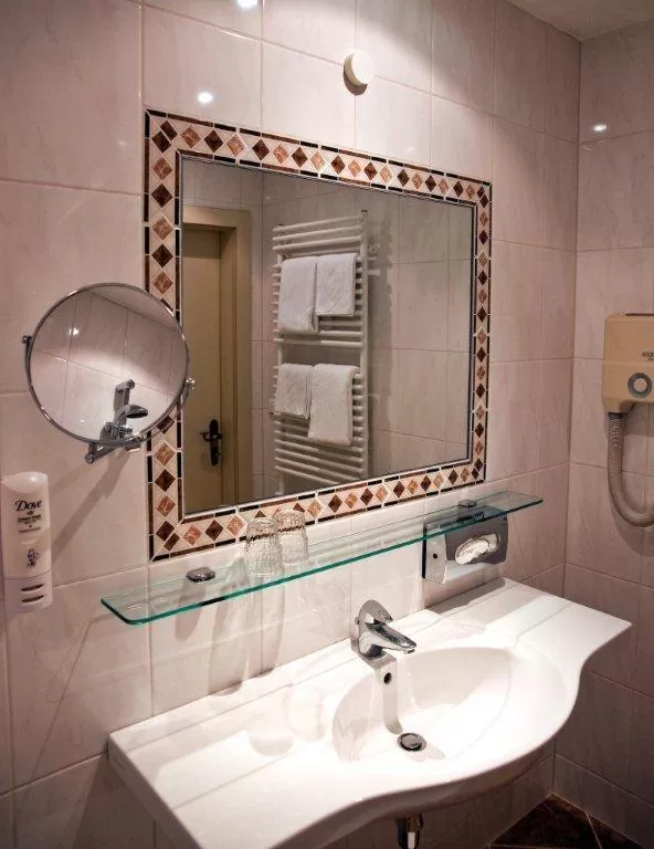 Bathroom in Hotel-Garni Stern - bed & breakfast & more