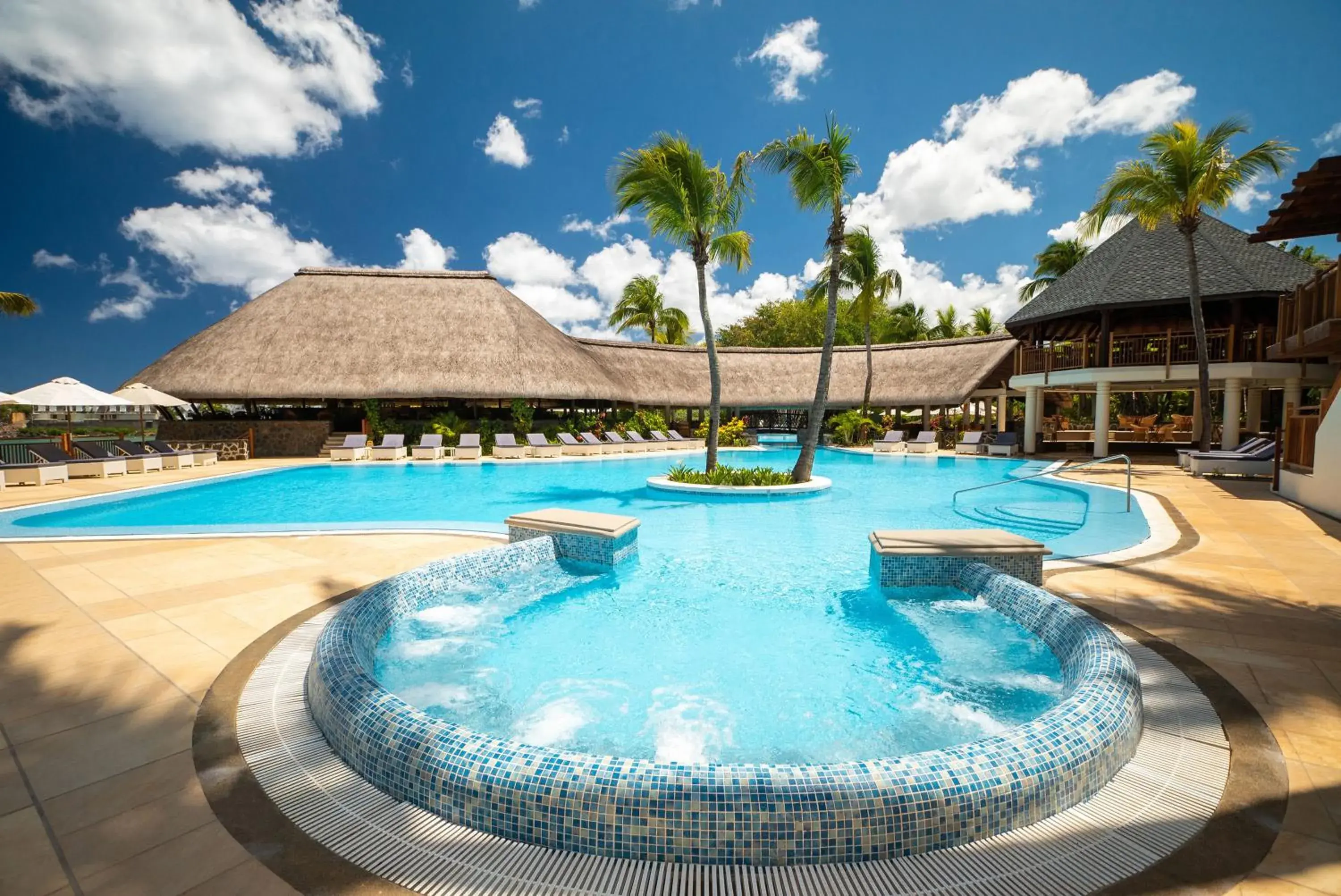 Swimming pool in Maritim Resort & Spa Mauritius Swimming pool in Maritim Resort & Spa Mauritius