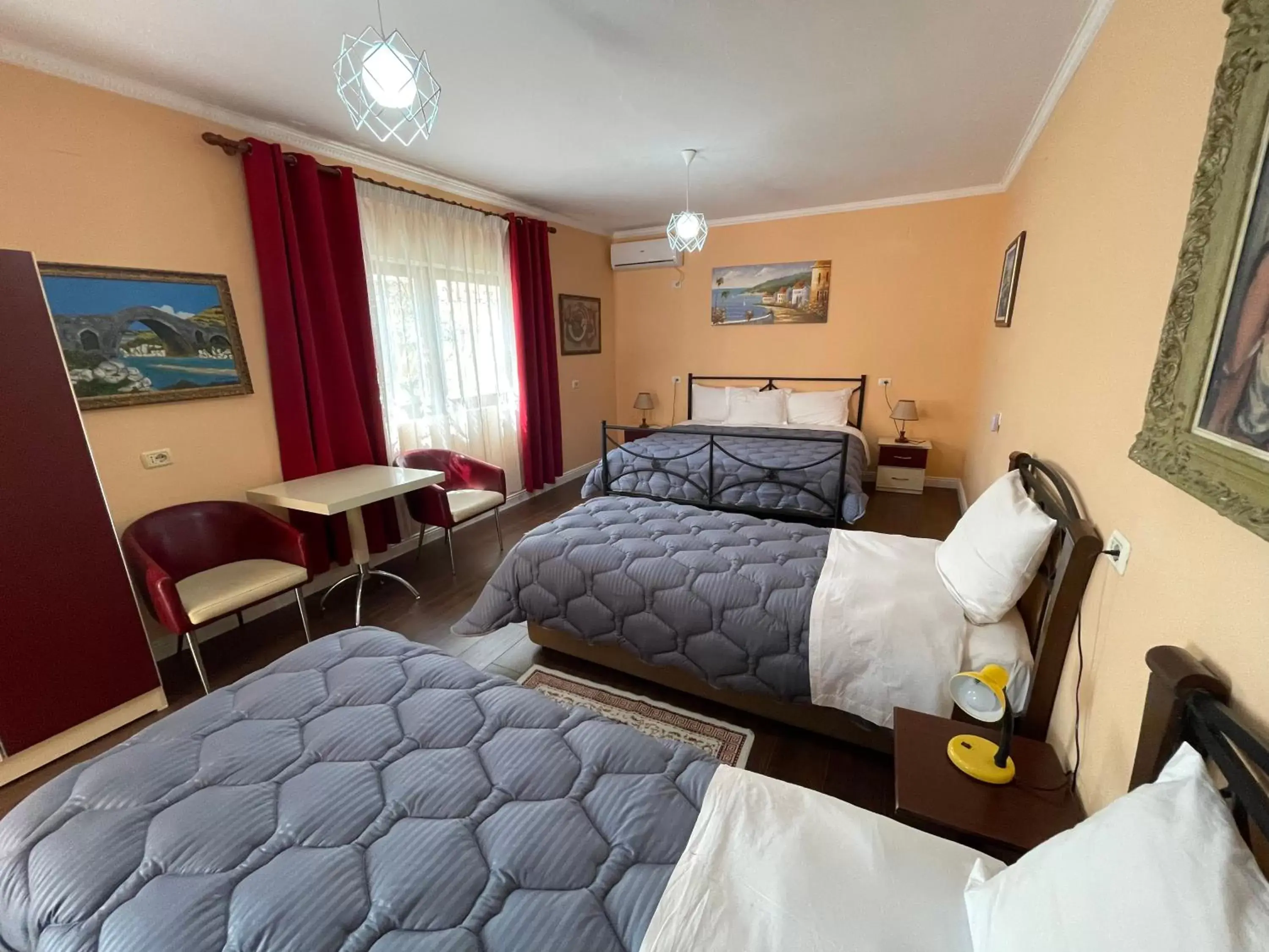 Deluxe Quadruple Room in HOTEL VILA 15 - CENTER Deluxe Quadruple Room in HOTEL VILA 15 - CENTER