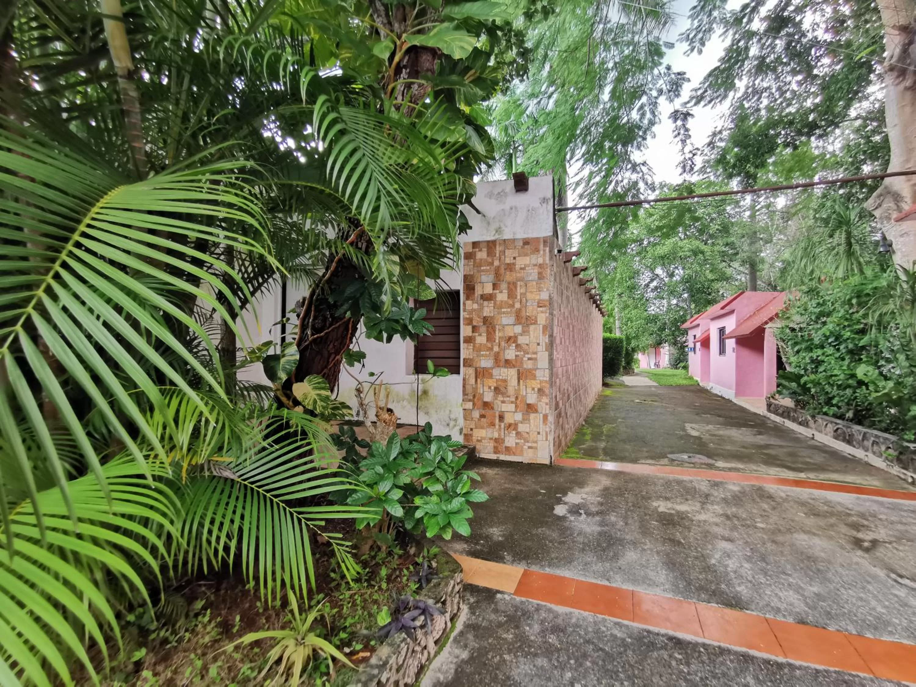 Property building in Hotel Doralba Inn Chichen