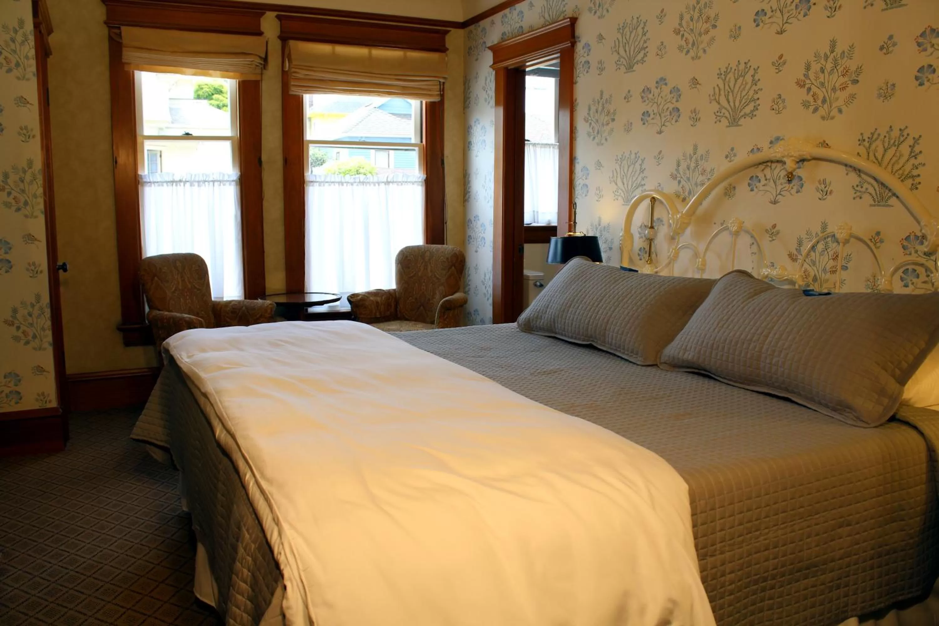 Bed in Pacific Grove Inn