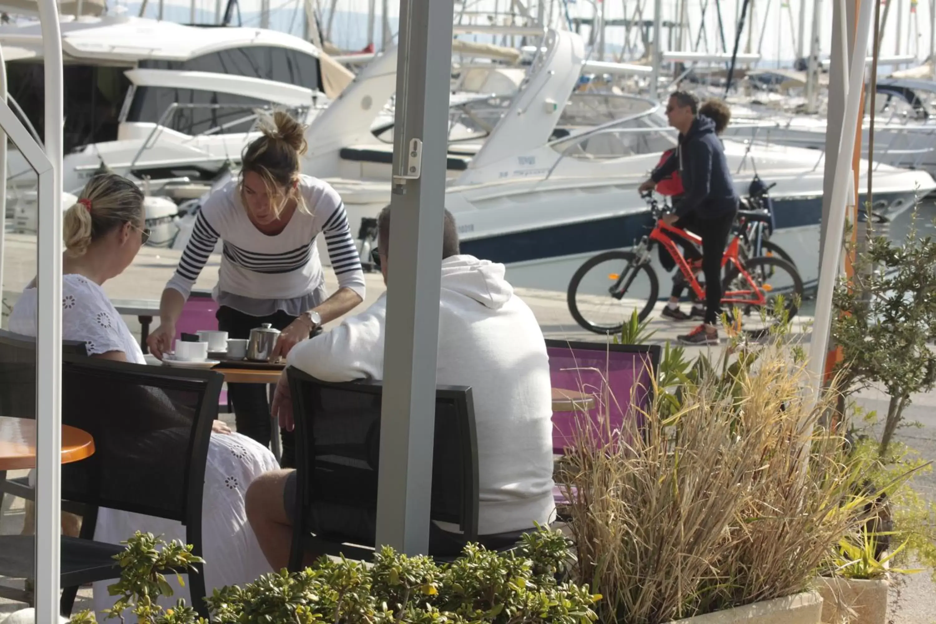 Restaurant/places to eat in Hôtel Le Méditerranée