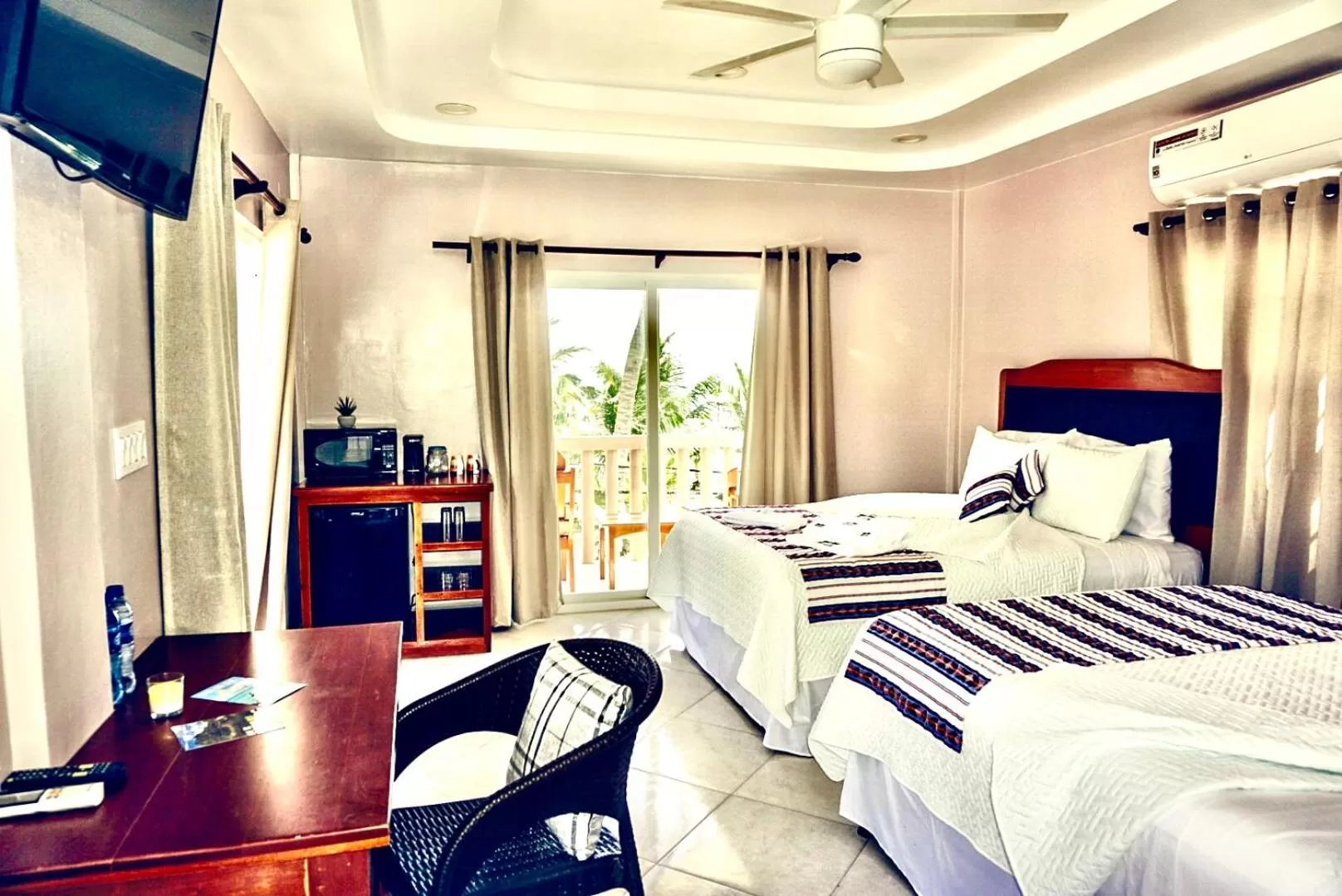 Bedroom, Bed in La Isla Resort