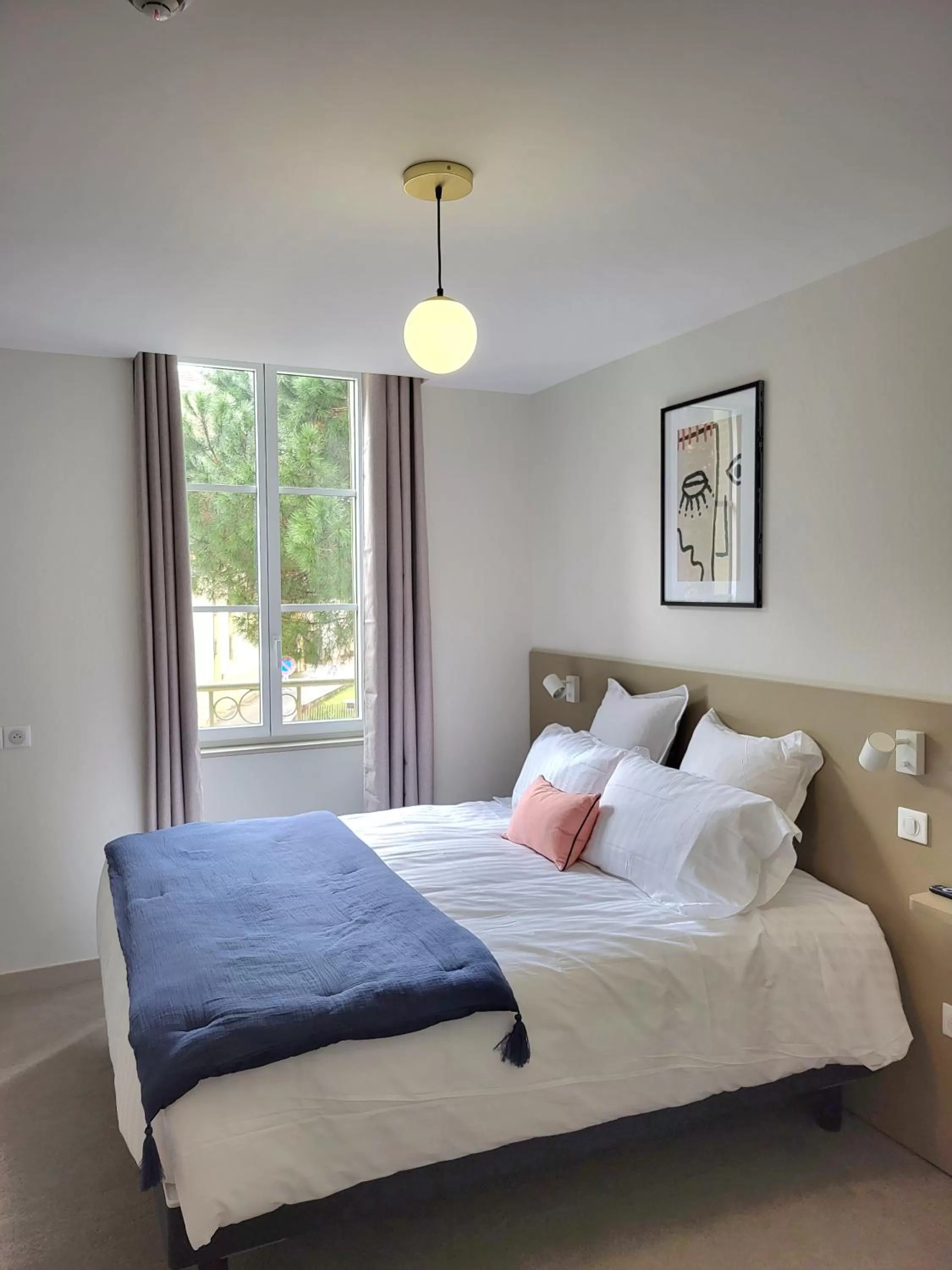 Bed in Mage hôtels - Hôtel la grenette - Brasserie Bonté Divine