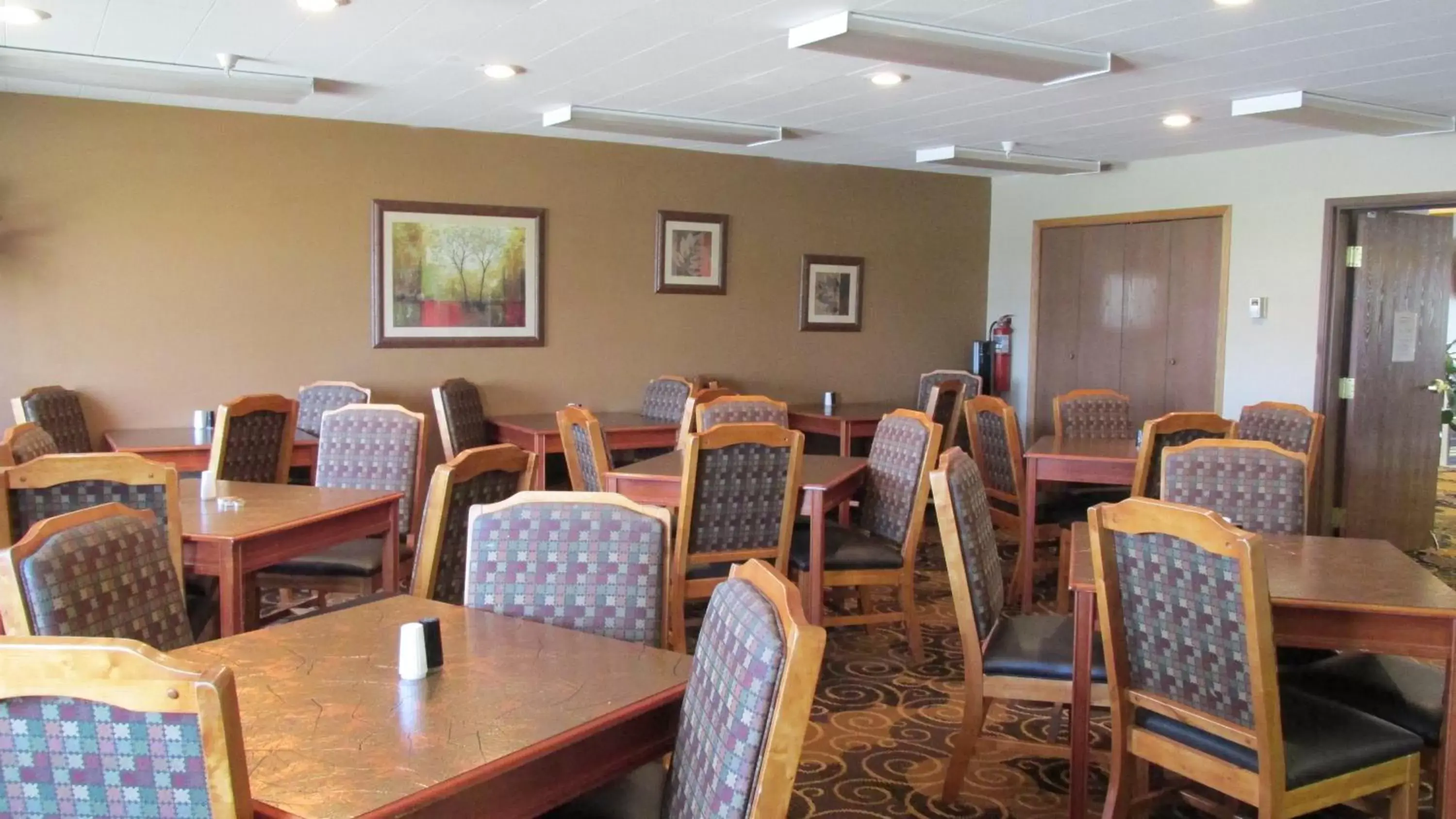 Restaurant/Places to Eat in Microtel Inn & Suites by Wyndham Rapid City