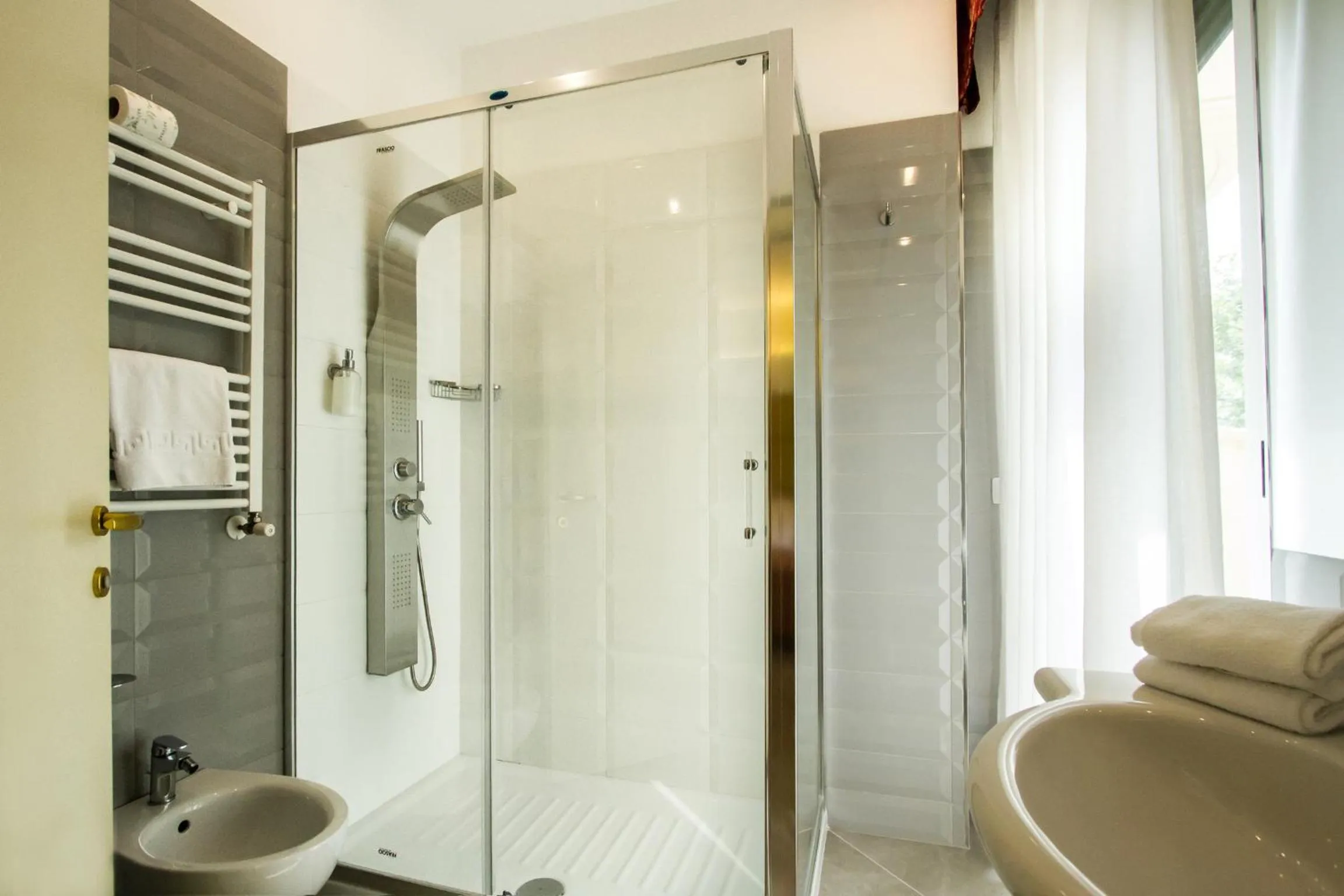 Bathroom in Hotel Gallia Palace