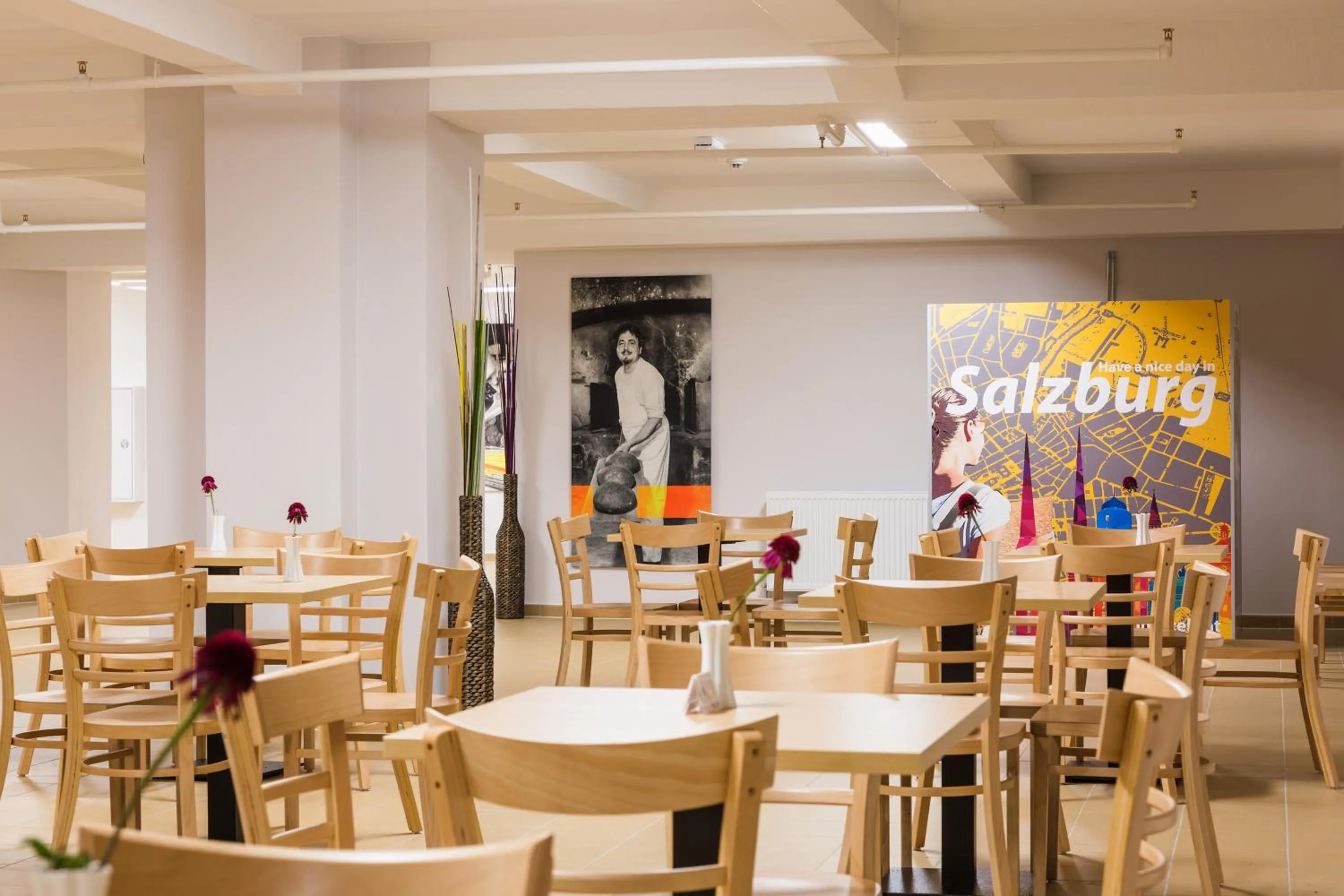 Restaurant/places to eat in a&o Salzburg Hauptbahnhof