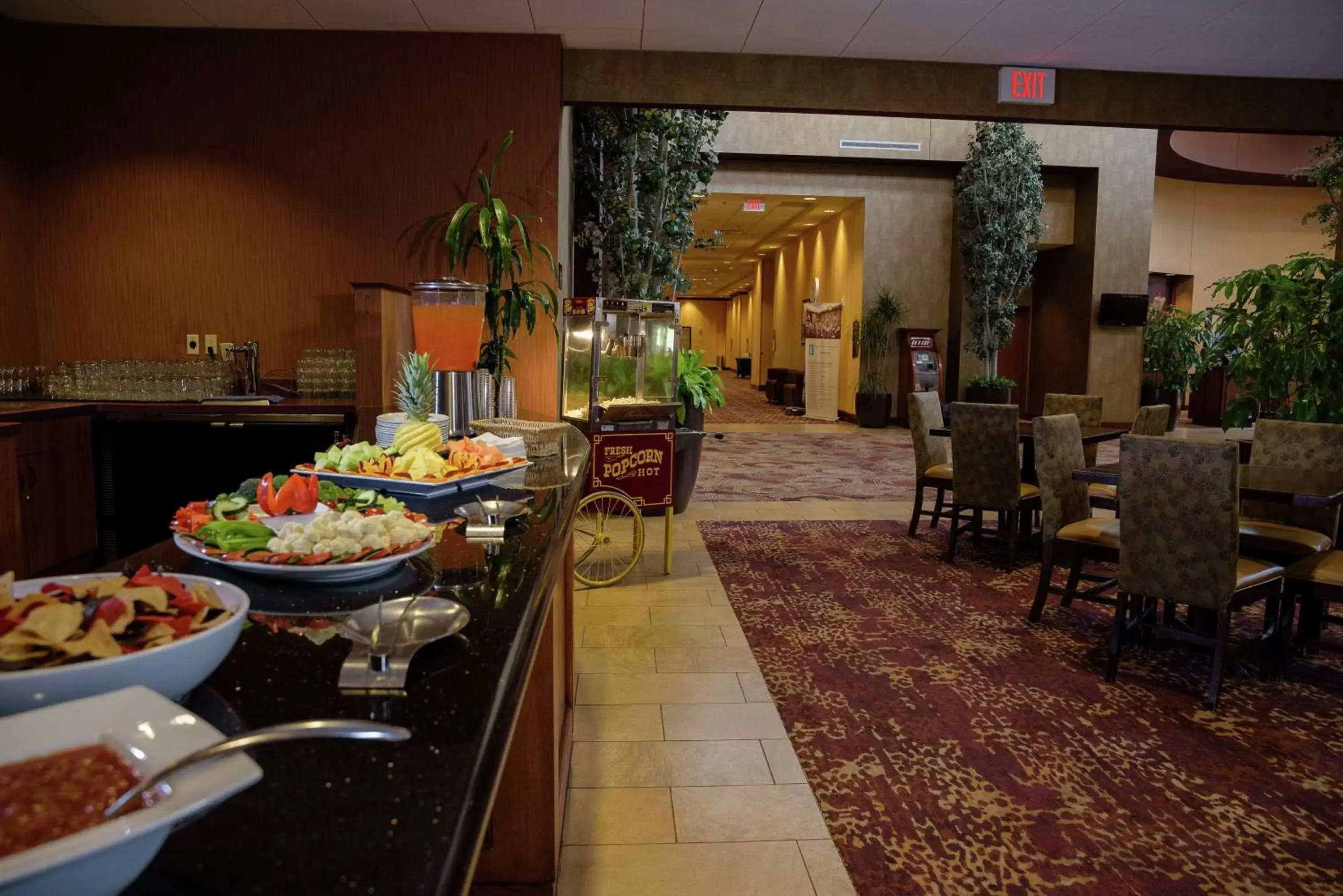 Dining area, Restaurant/Places to Eat in Embassy Suites by Hilton Minneapolis North