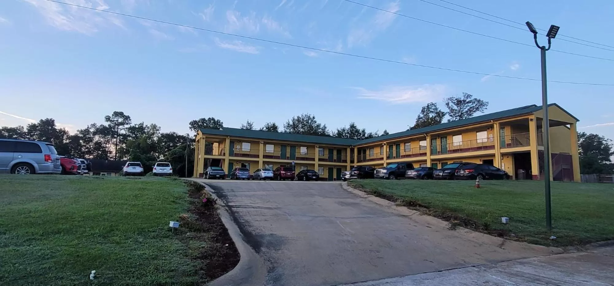 Property building in Garden Inn and Suites near Callaway Gardens Pine Mountain