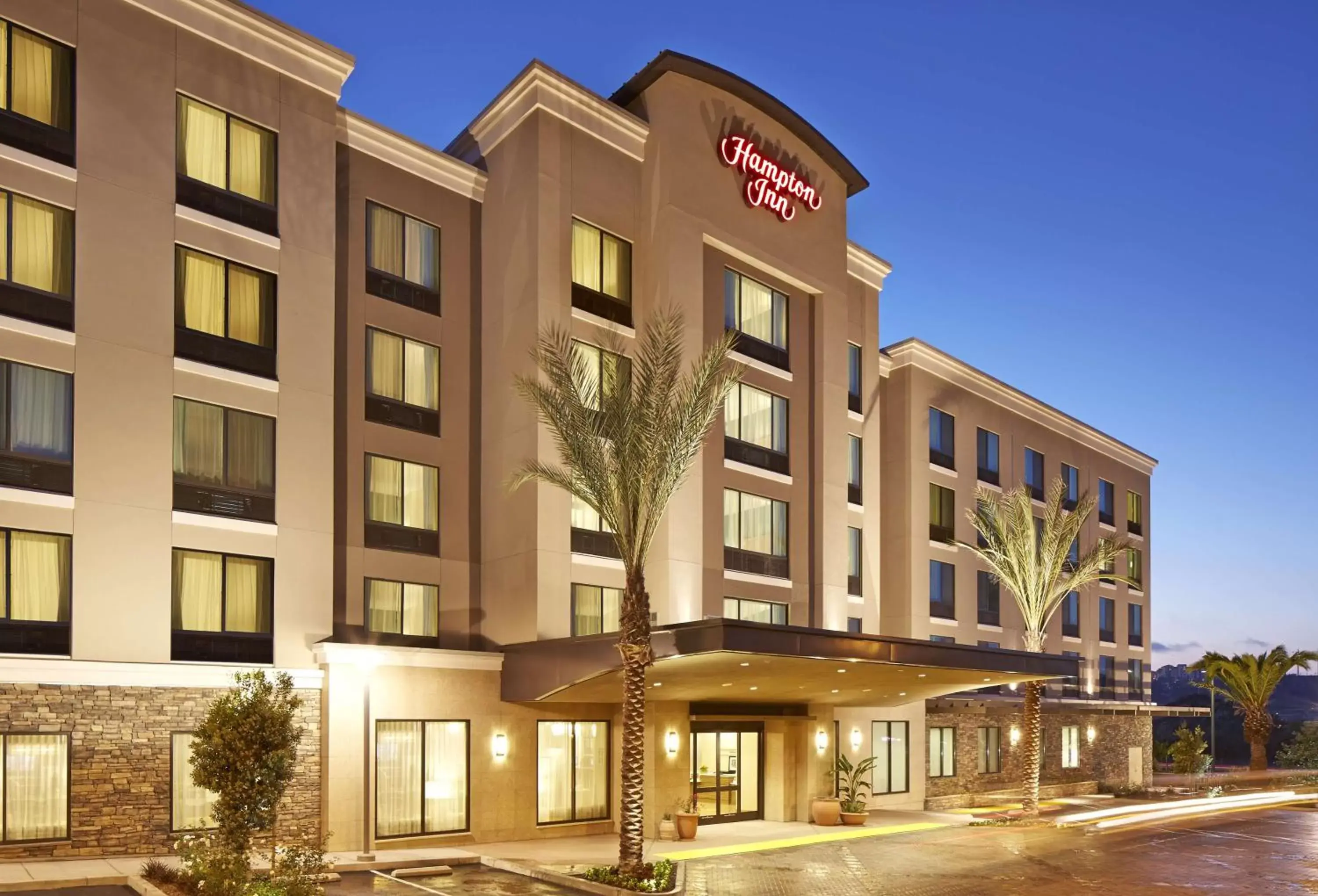 Property Building in Hampton Inn San Diego Mission Valley