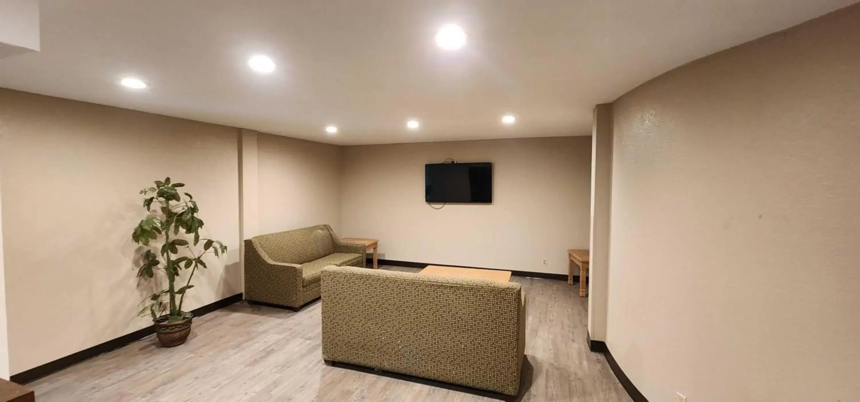 Lobby or reception, Seating Area in Days Inn by Wyndham Fort Wright Cincinnati Area