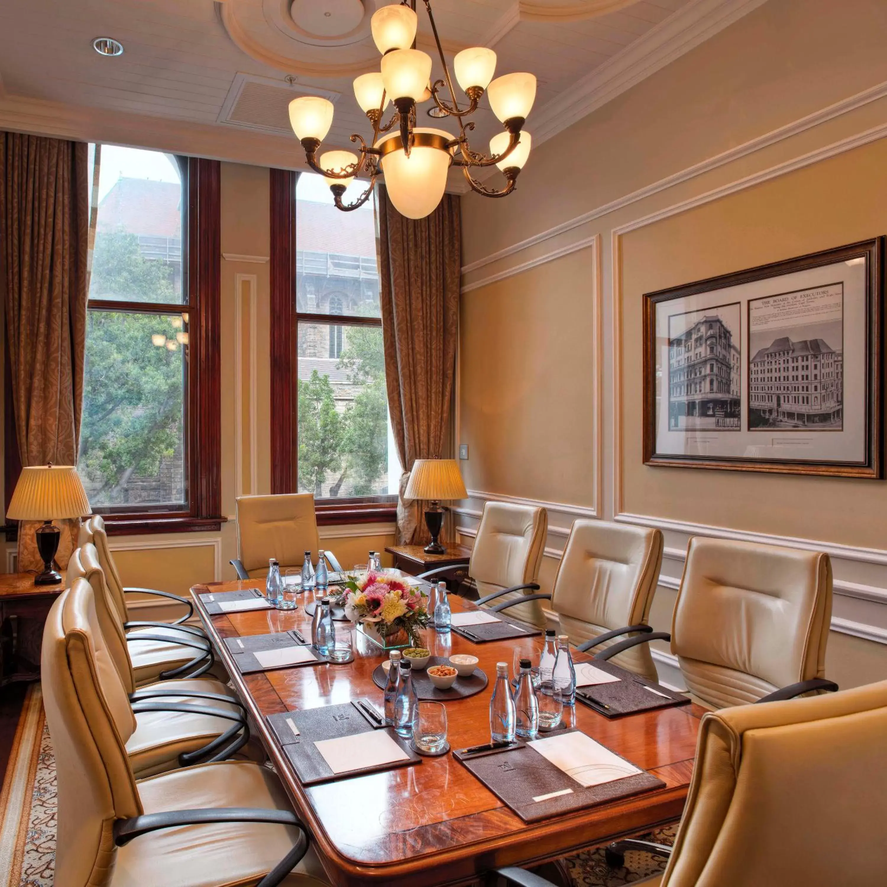 Meeting/conference room, Restaurant/Places to Eat in Taj Cape Town
