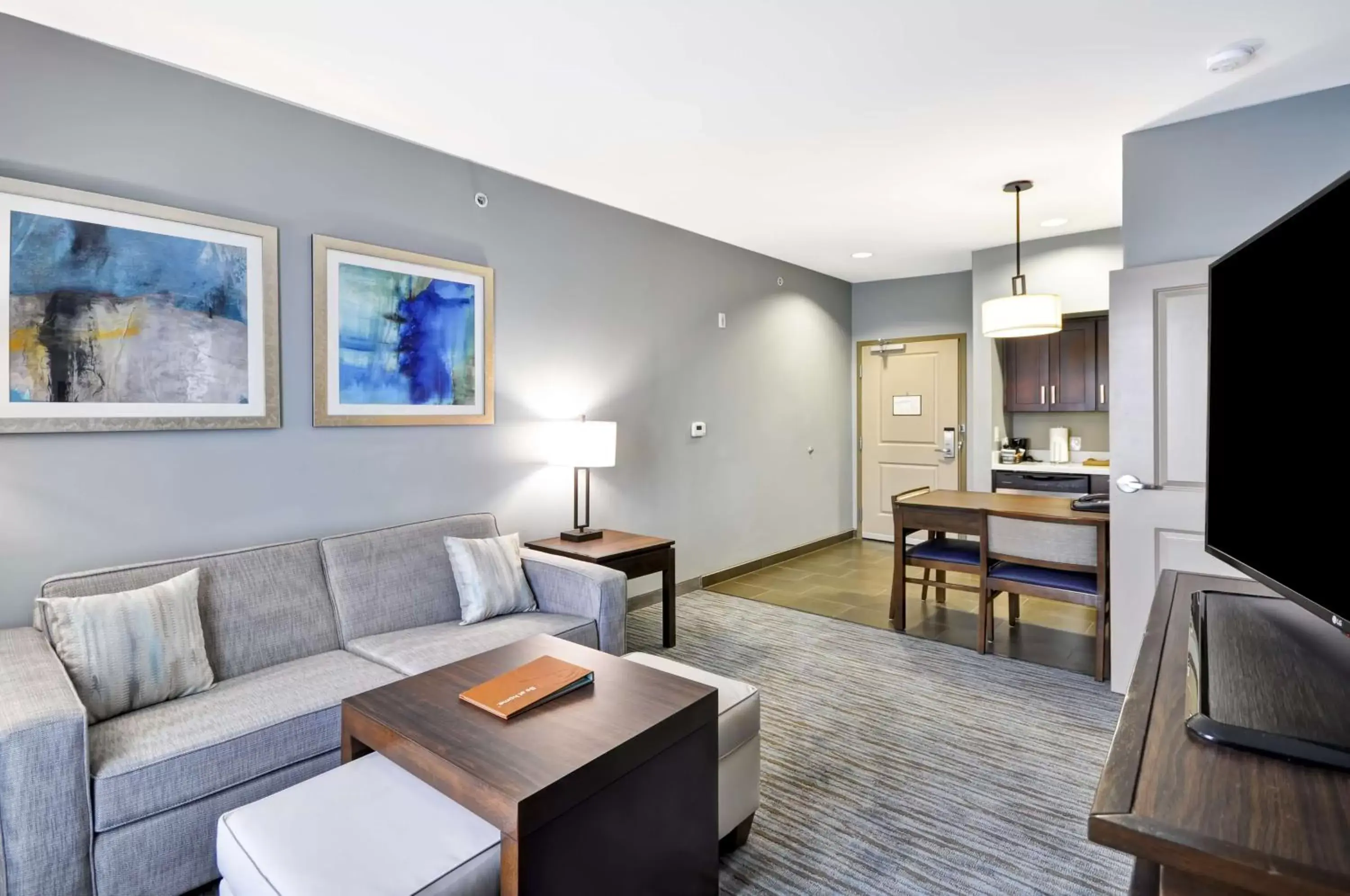 Kitchen or kitchenette, Seating Area in Homewood Suites by Hilton New Braunfels