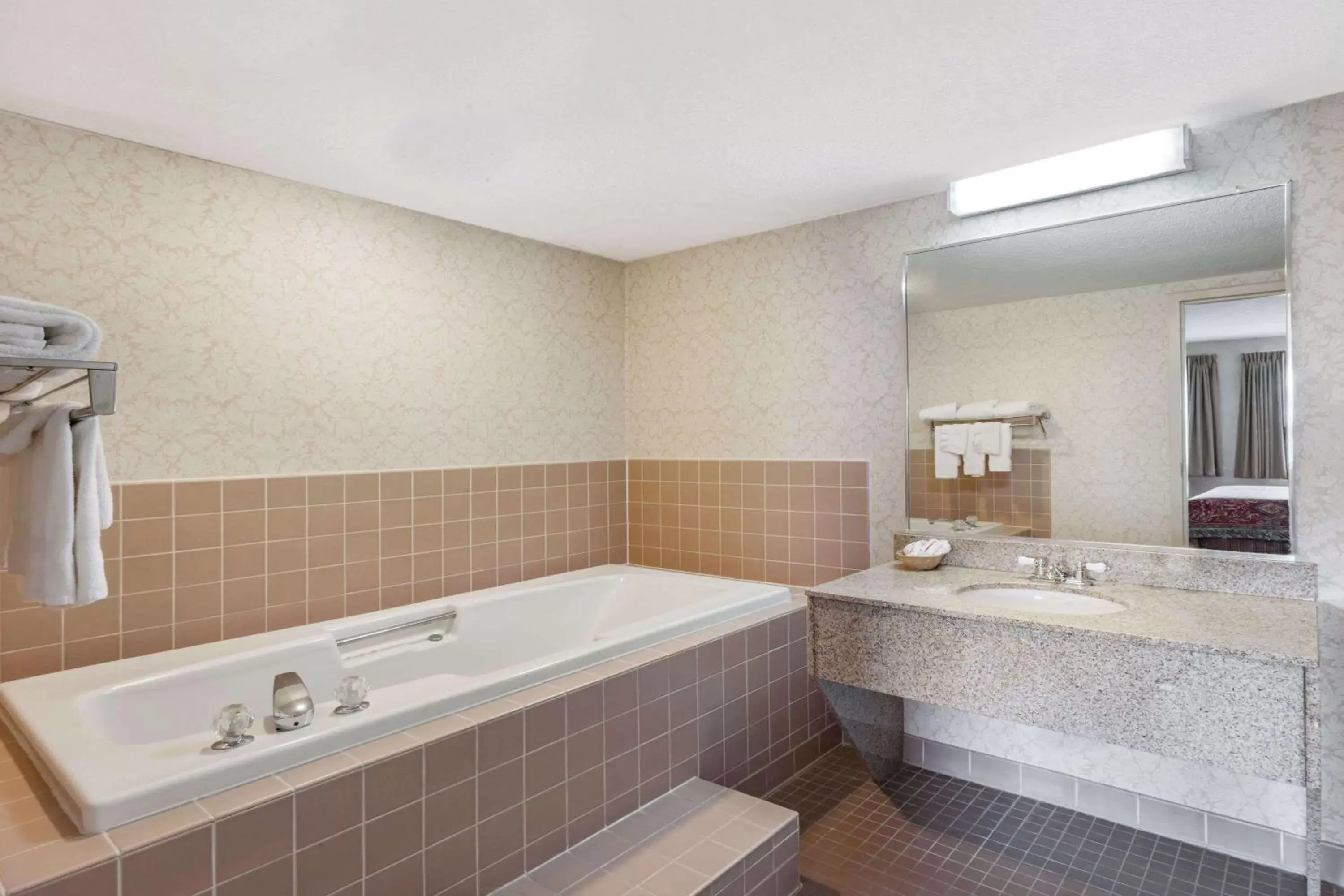 Photo of the whole room, Bathroom in Travelodge by Wyndham Winchester