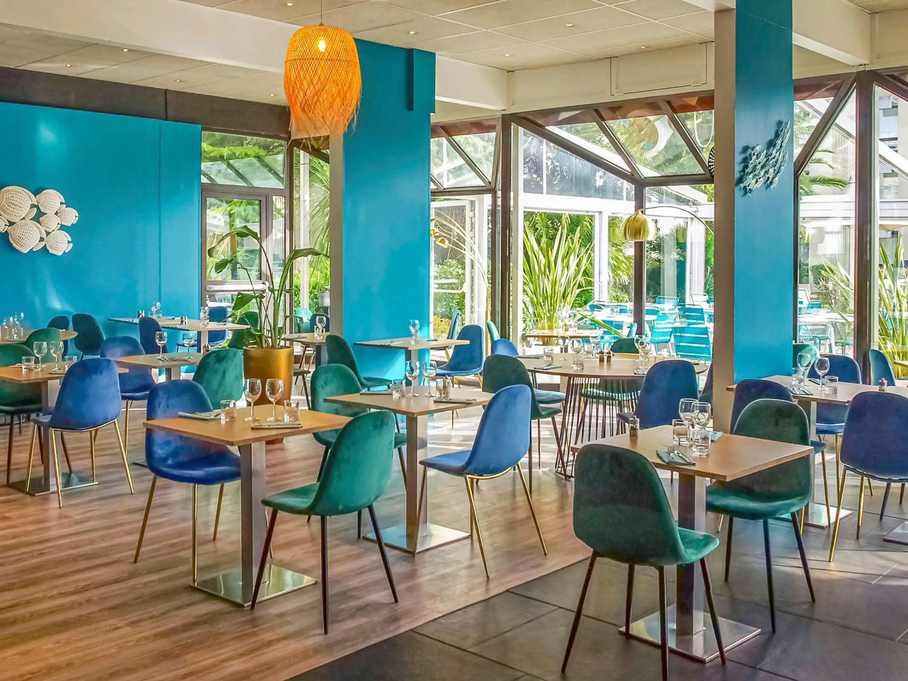 Restaurant/Places to Eat in Novotel Marseille Est