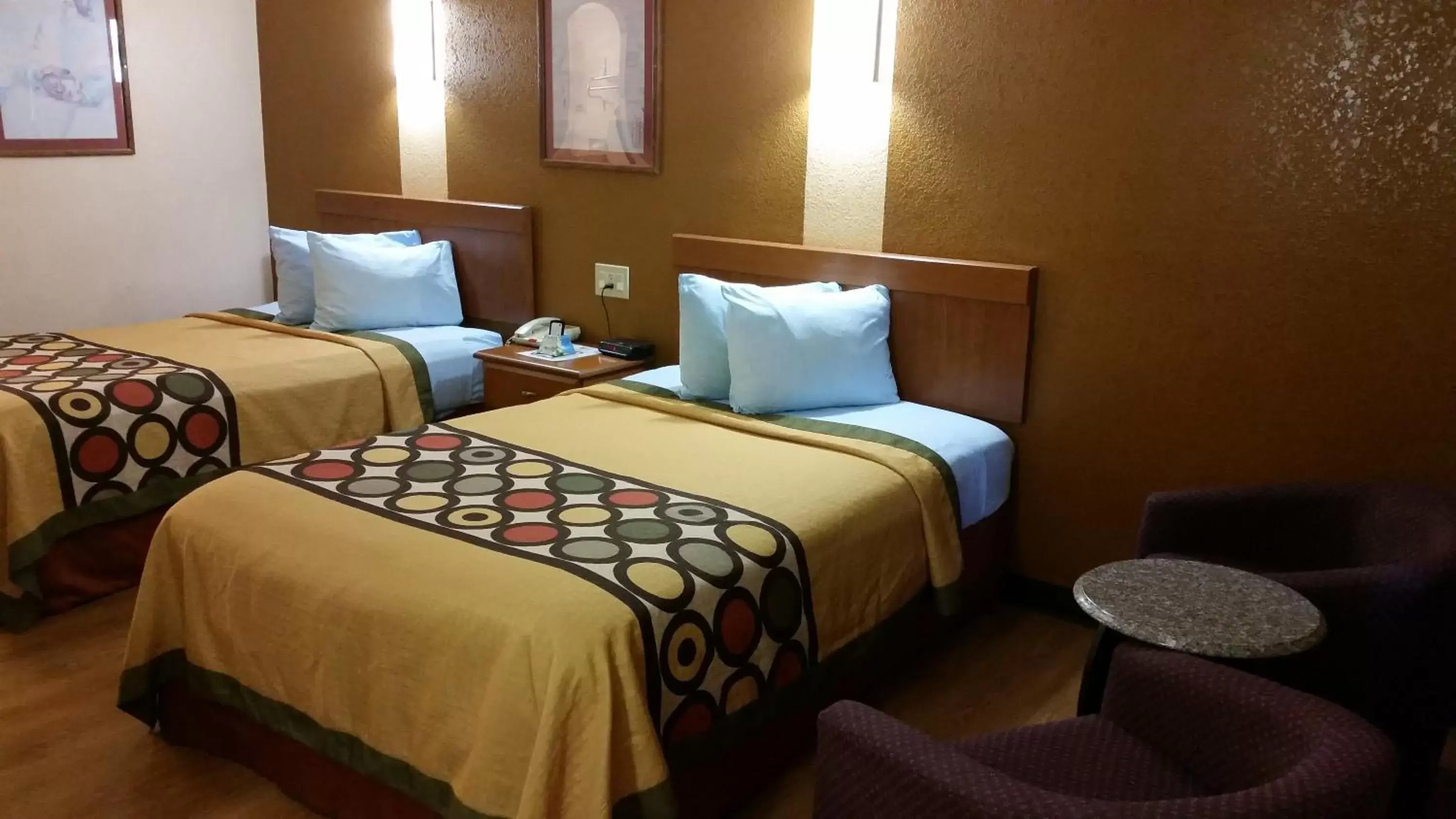 Photo of the whole room, Bed in Super 8 by Wyndham Waco/Mall area TX