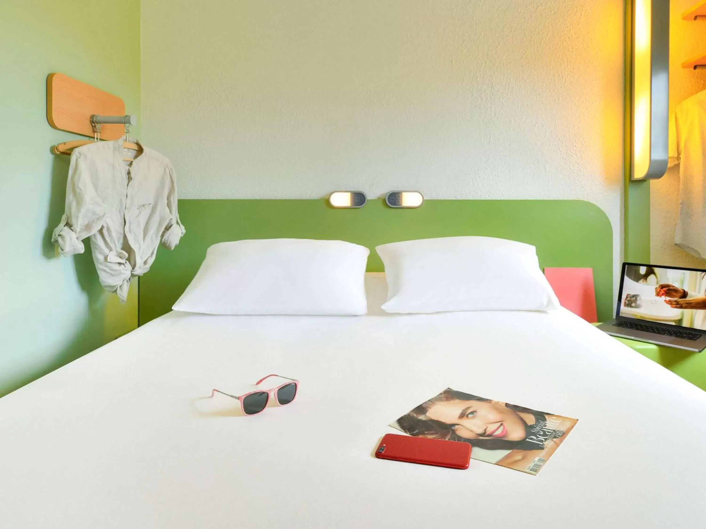 Bedroom, Bed in ibis budget Clermont Ferrand Sud