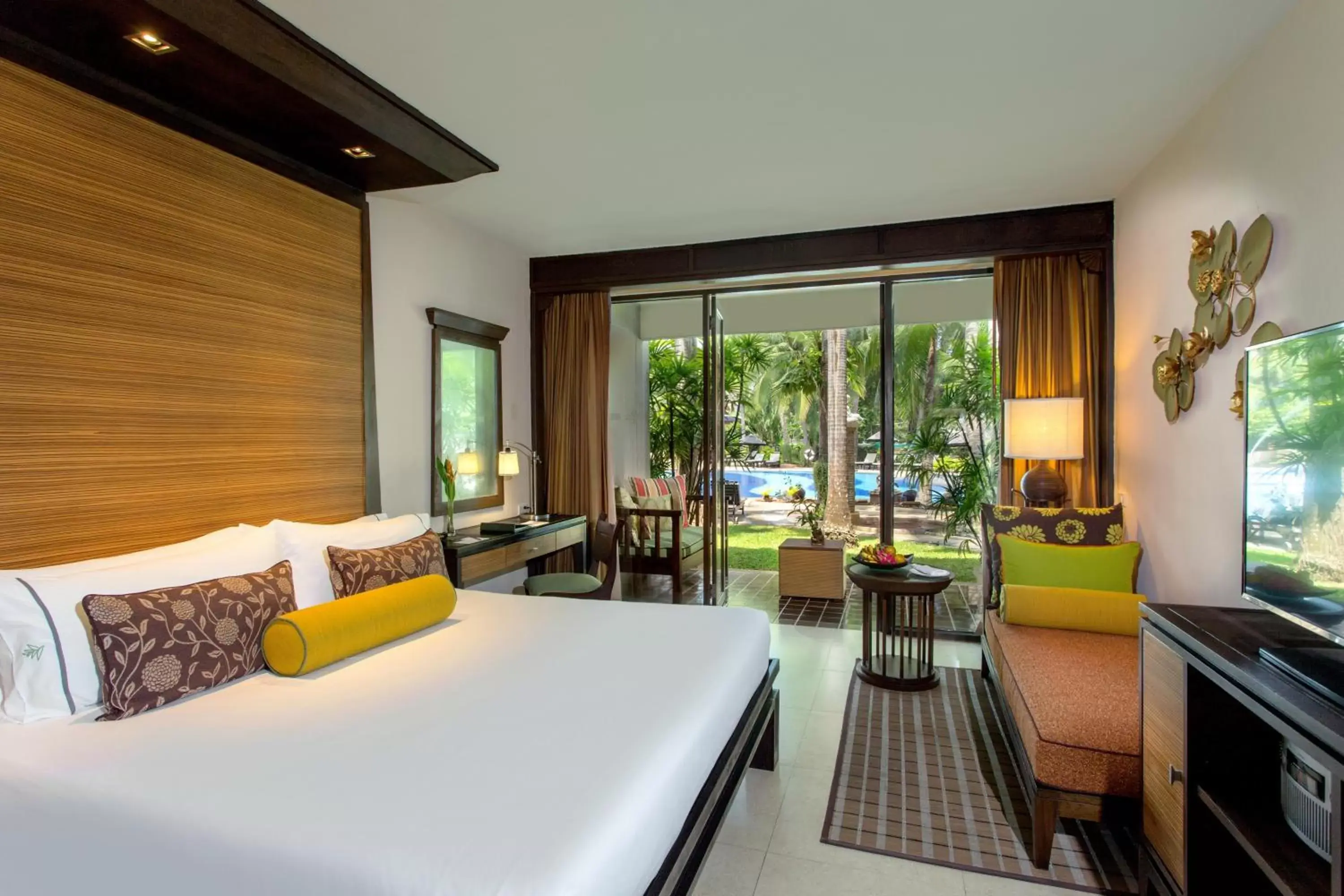 Tropical Deluxe Pool King Bed in Siam Bayshore Resort Pattaya