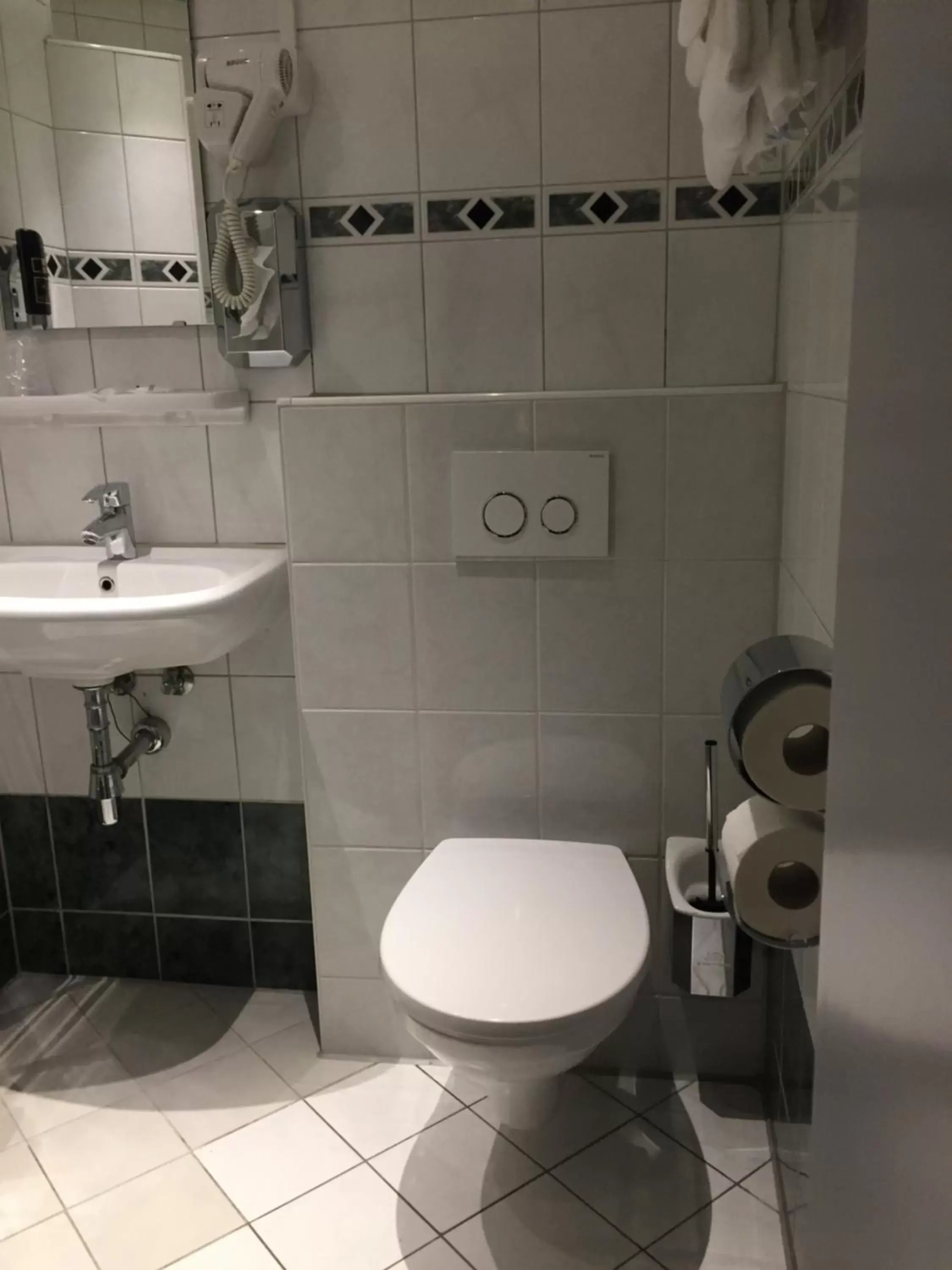Toilet, Bathroom in Hotel Luxer