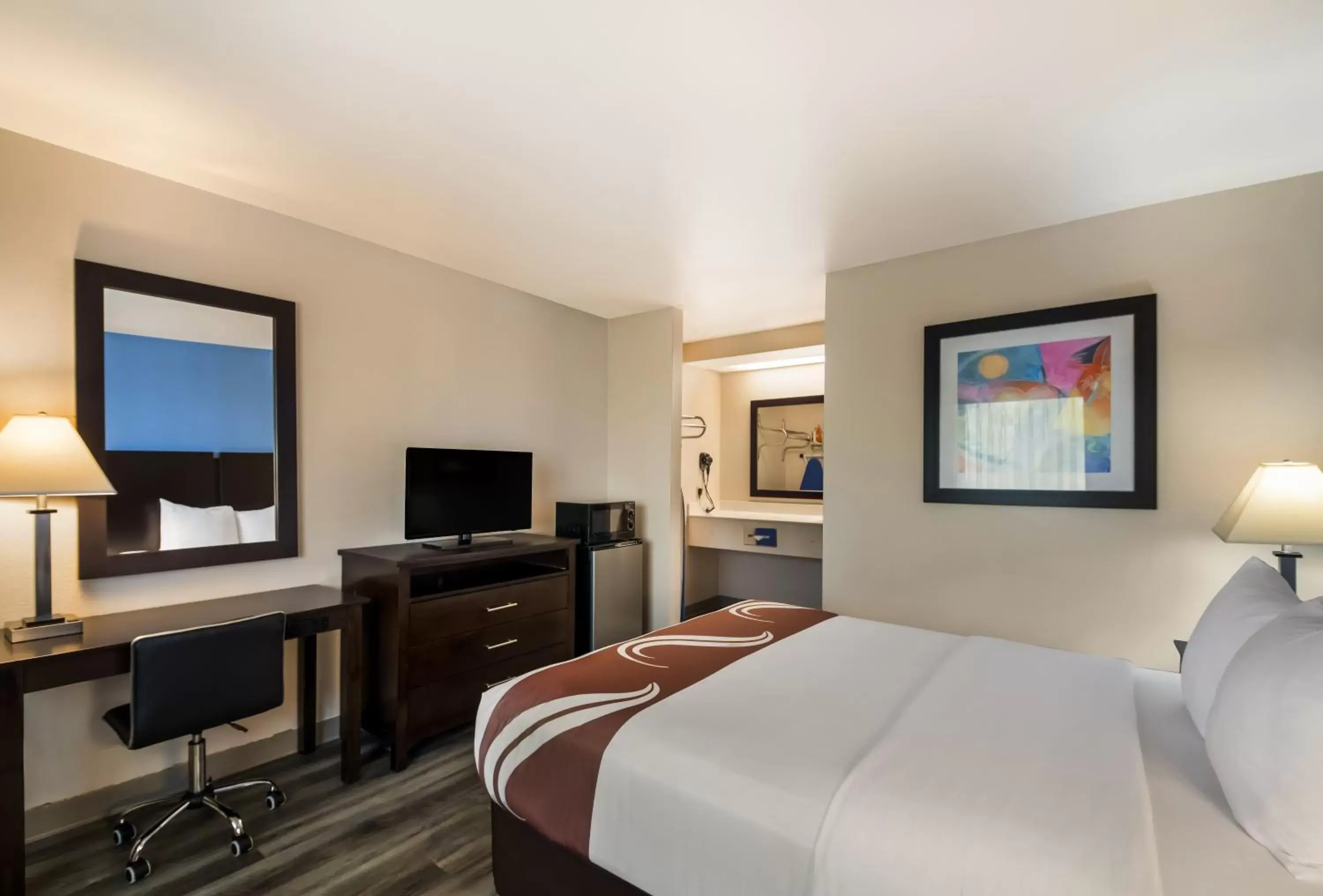 Bedroom, TV/Entertainment Center in Quality Inn & Suites Round Rock