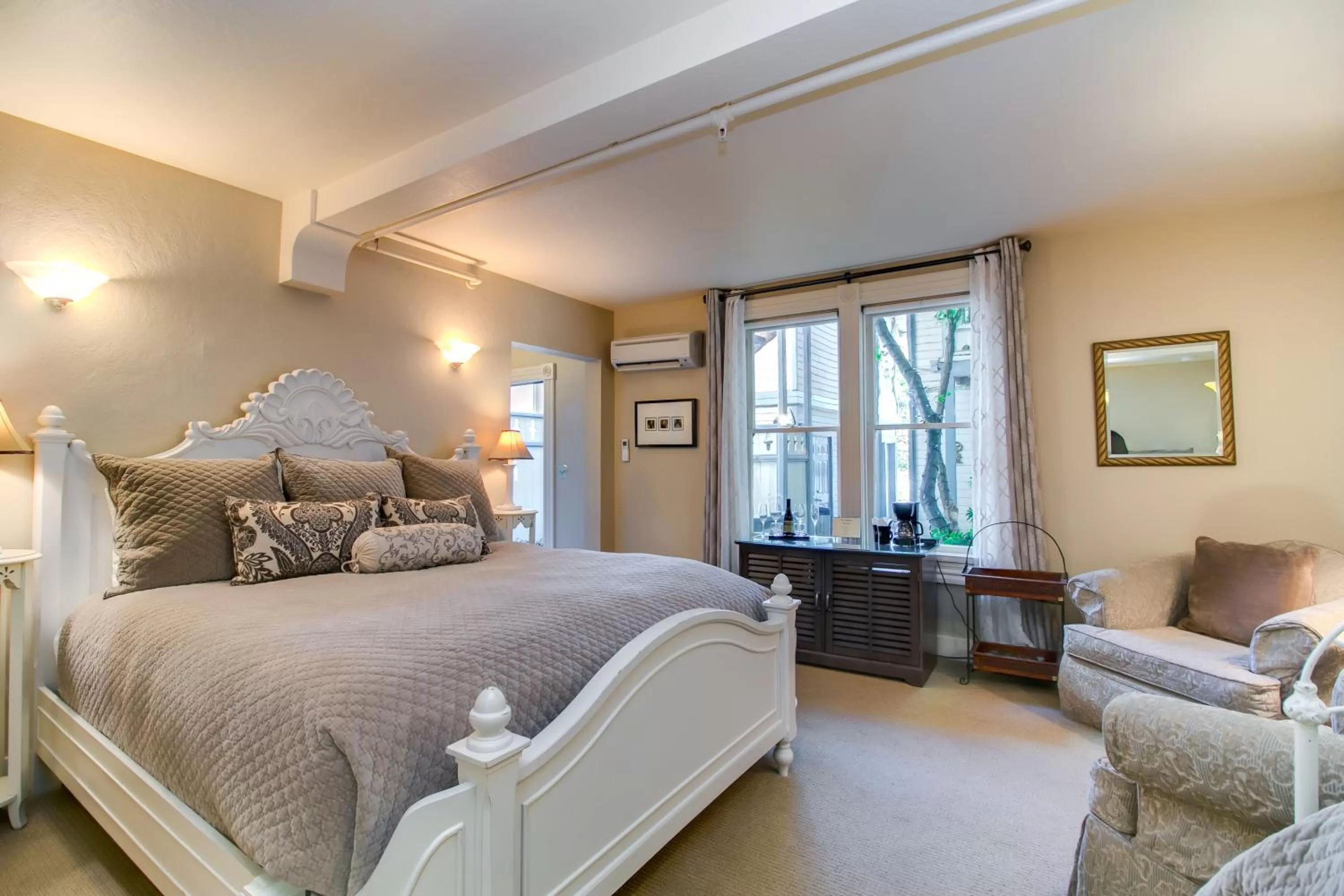 Bed in Winchester Inn