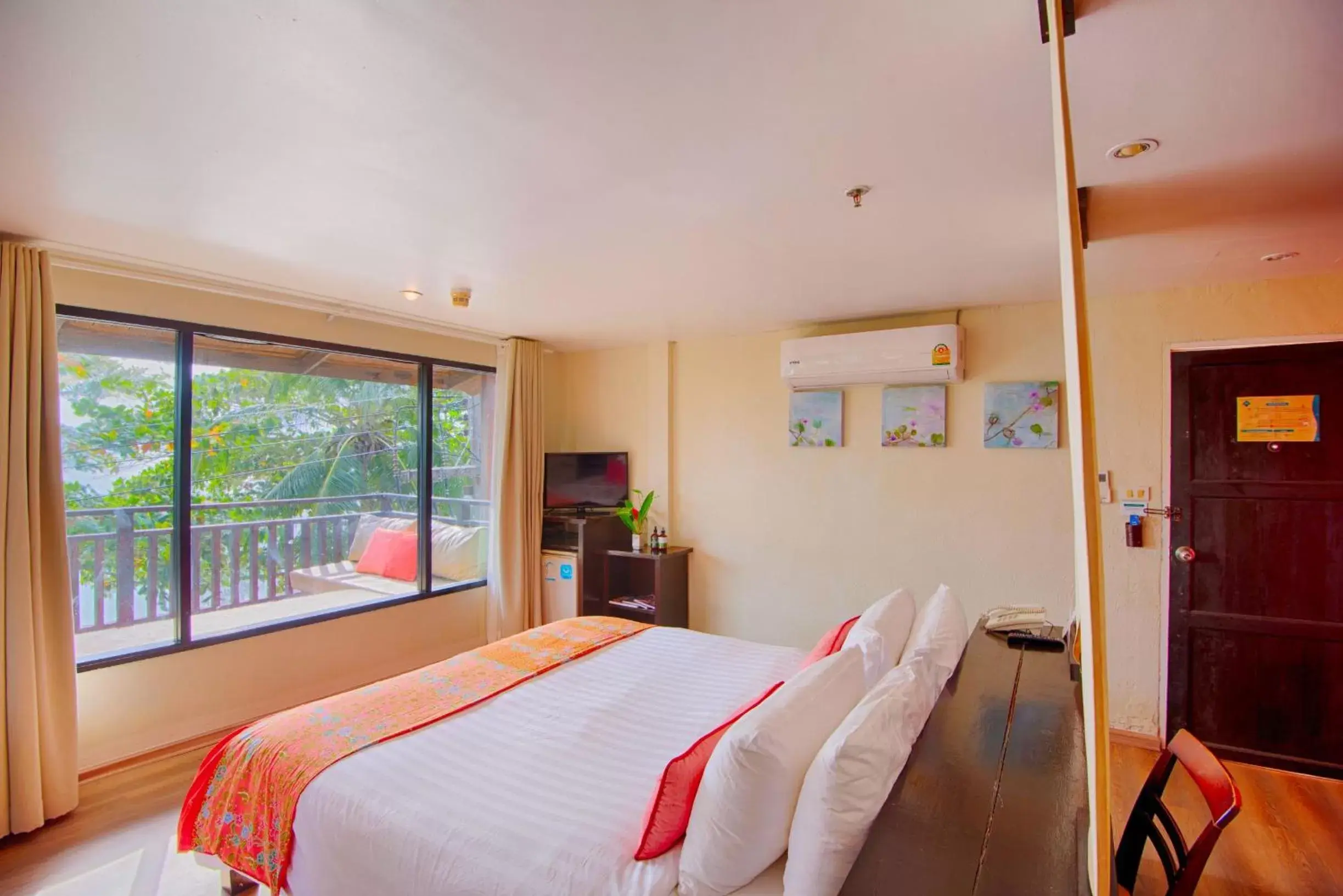 Bed in Vacation Village Phra Nang Inn - SHA Extra Plus