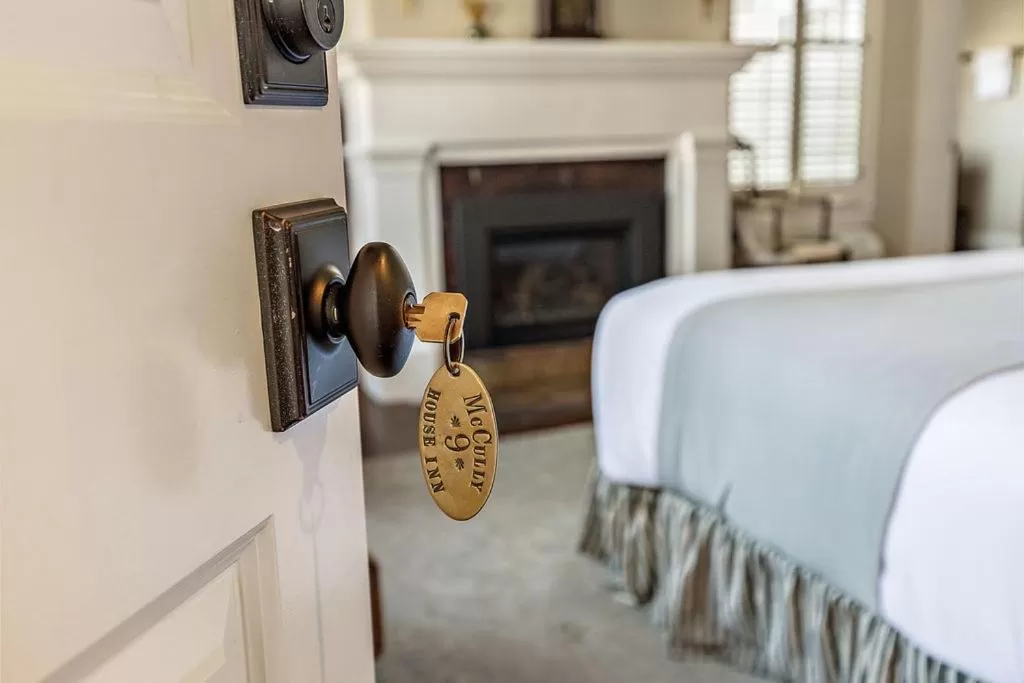 Bedroom, Bed in McCully House Inn
