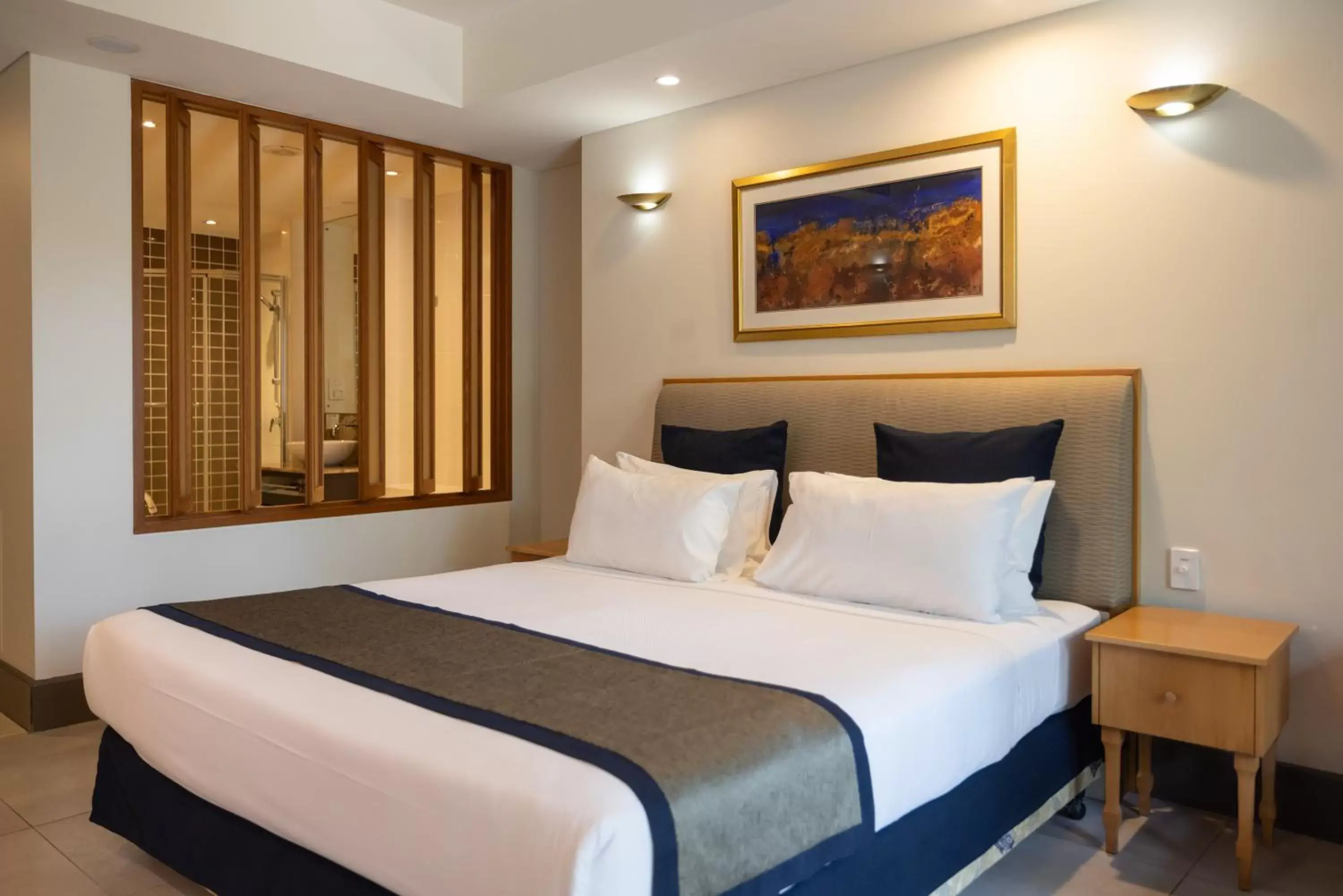 Bedroom, Bed in Mindil Beach Casino Resort