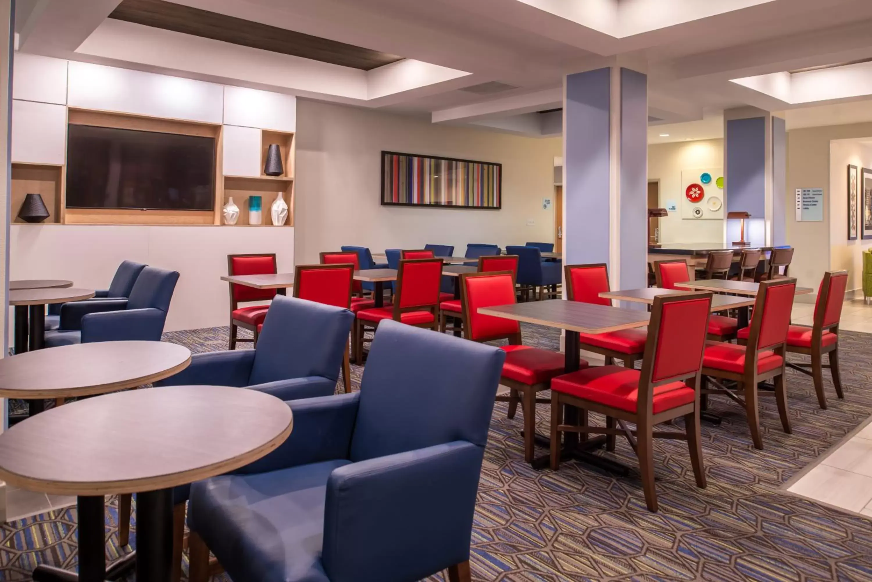 Breakfast, Restaurant/Places to Eat in Holiday Inn Express Hotel & Suites Tampa-Anderson Road-Veterans Exp, an IHG Hotel