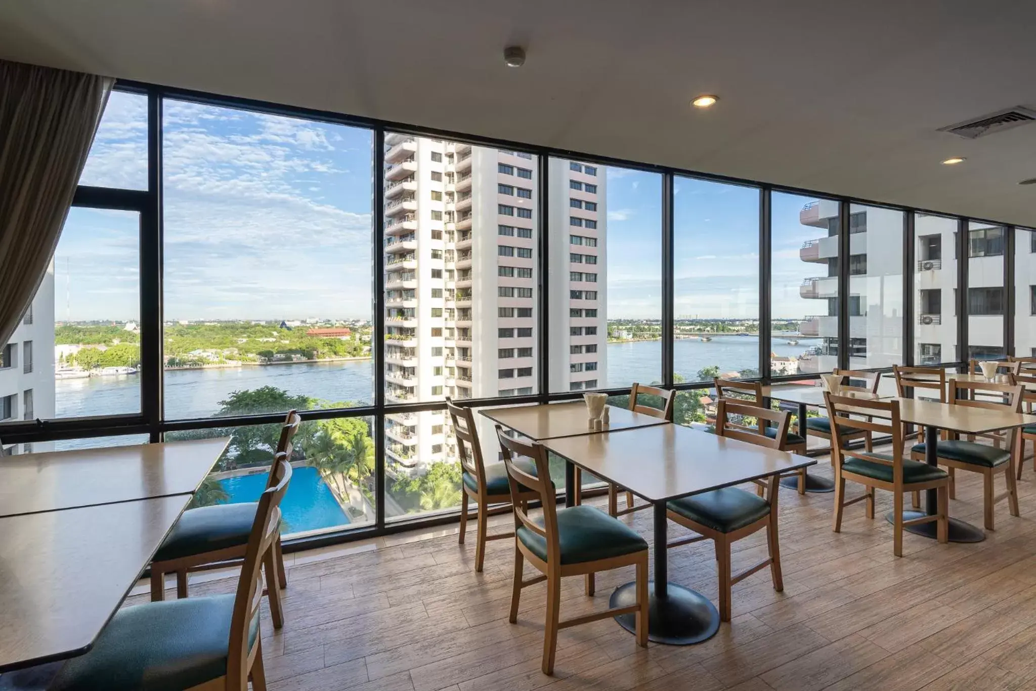 Restaurant/places to eat in Riverine Place Hotel and Residence Restaurant/places to eat in Riverine Place Hotel and Residence