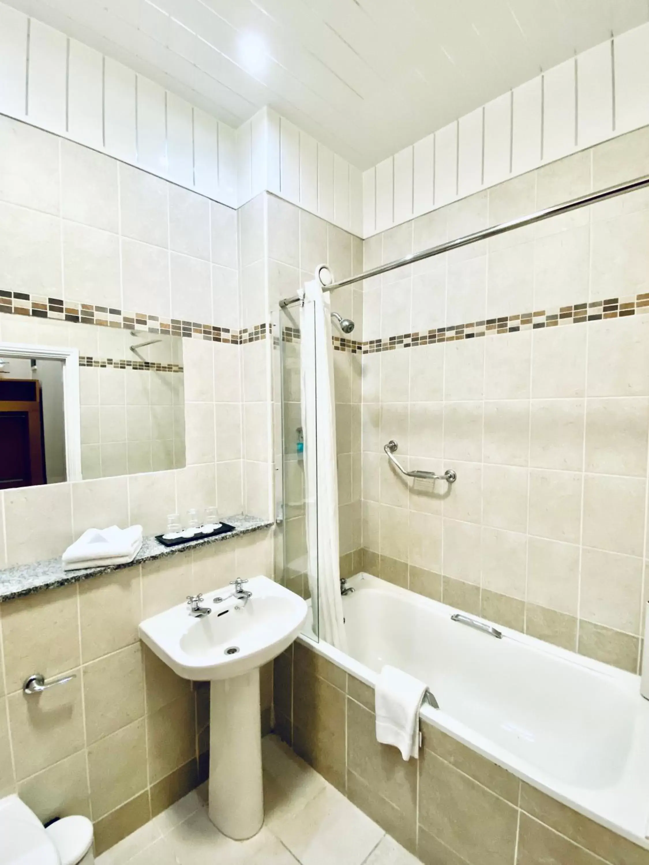 Bathroom in Beresford Hotel