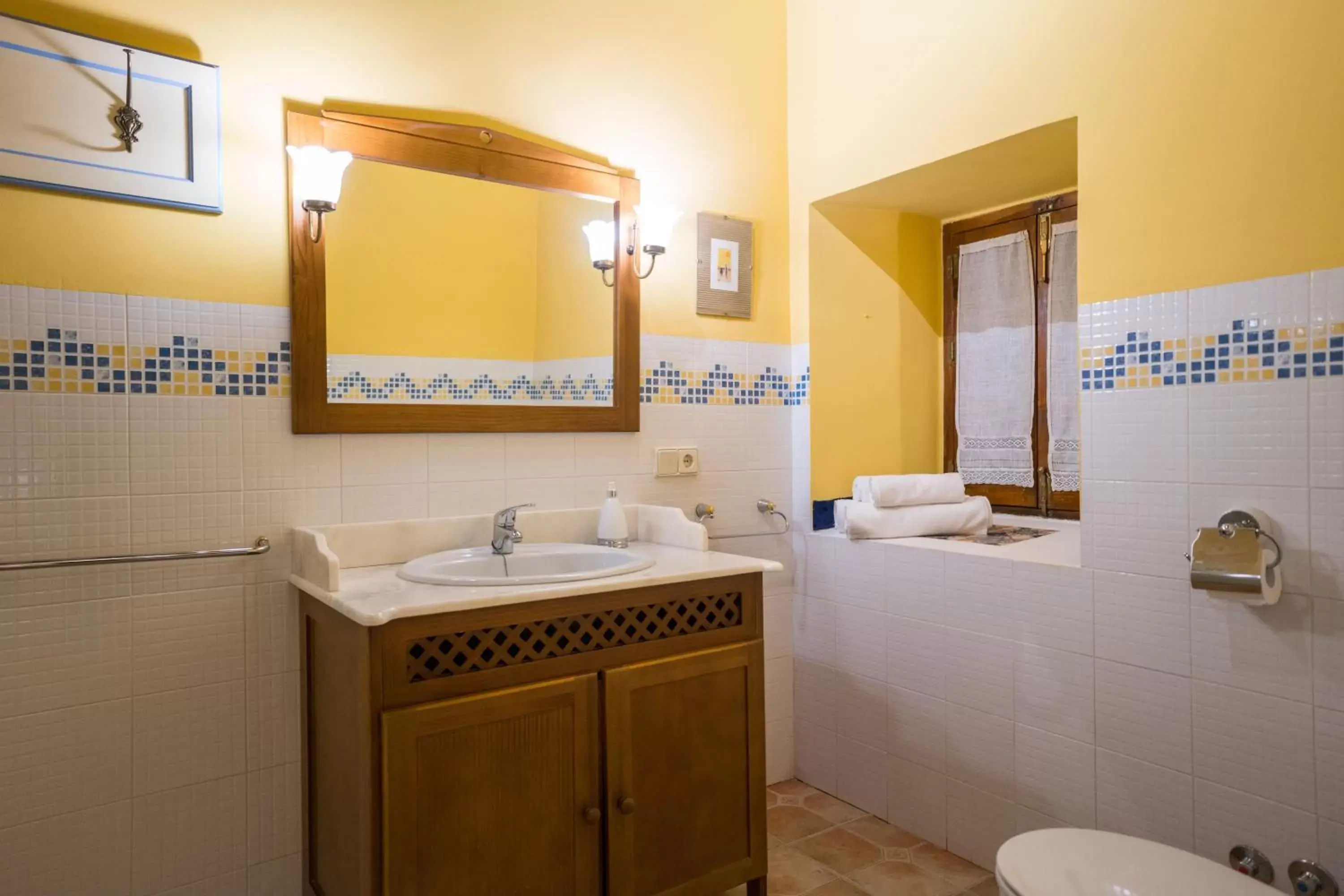 Bathroom in LA ALDABA, antigua casa de labor