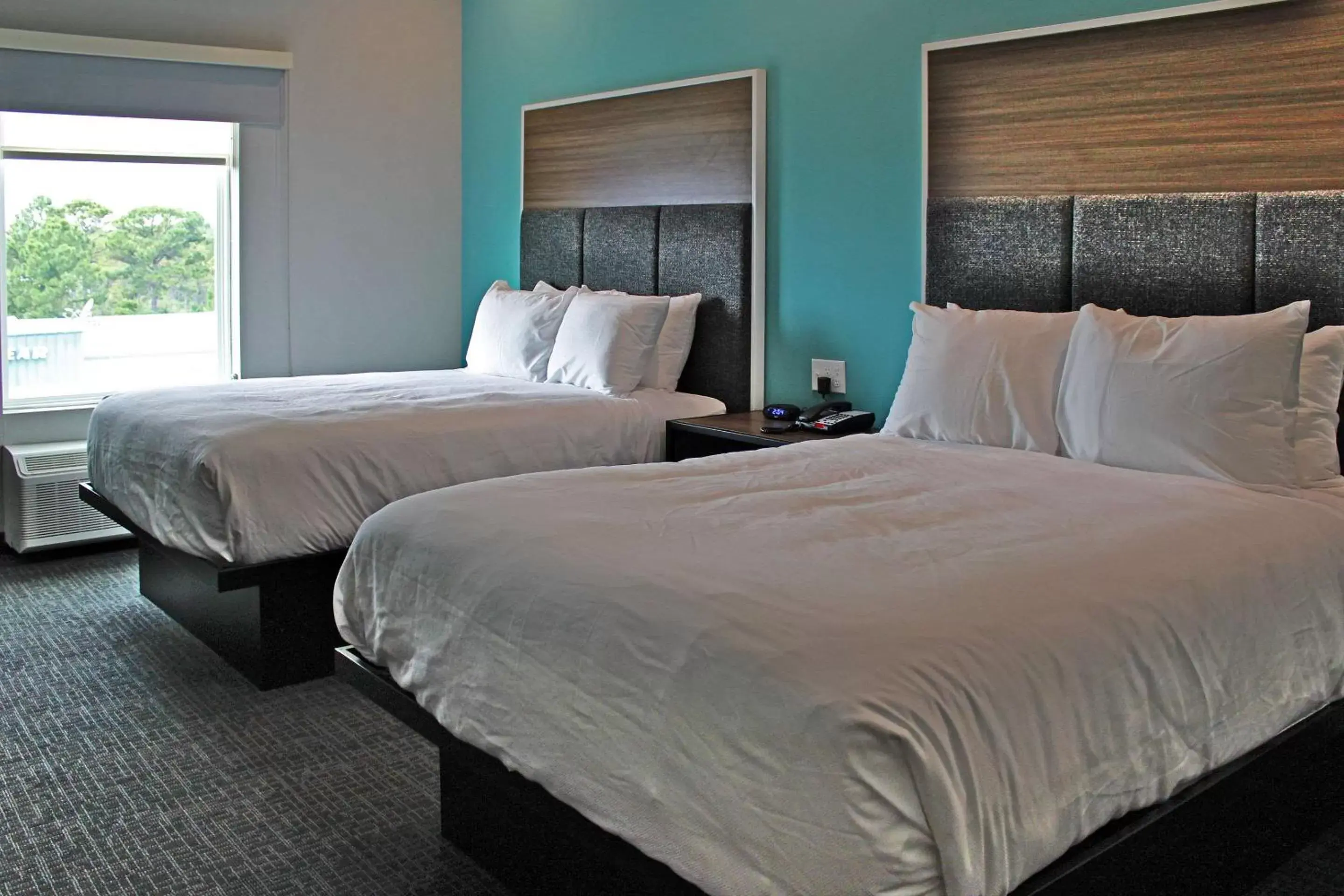 Photo of the whole room, Bed in Comfort Inn Miramar Beach - Destin