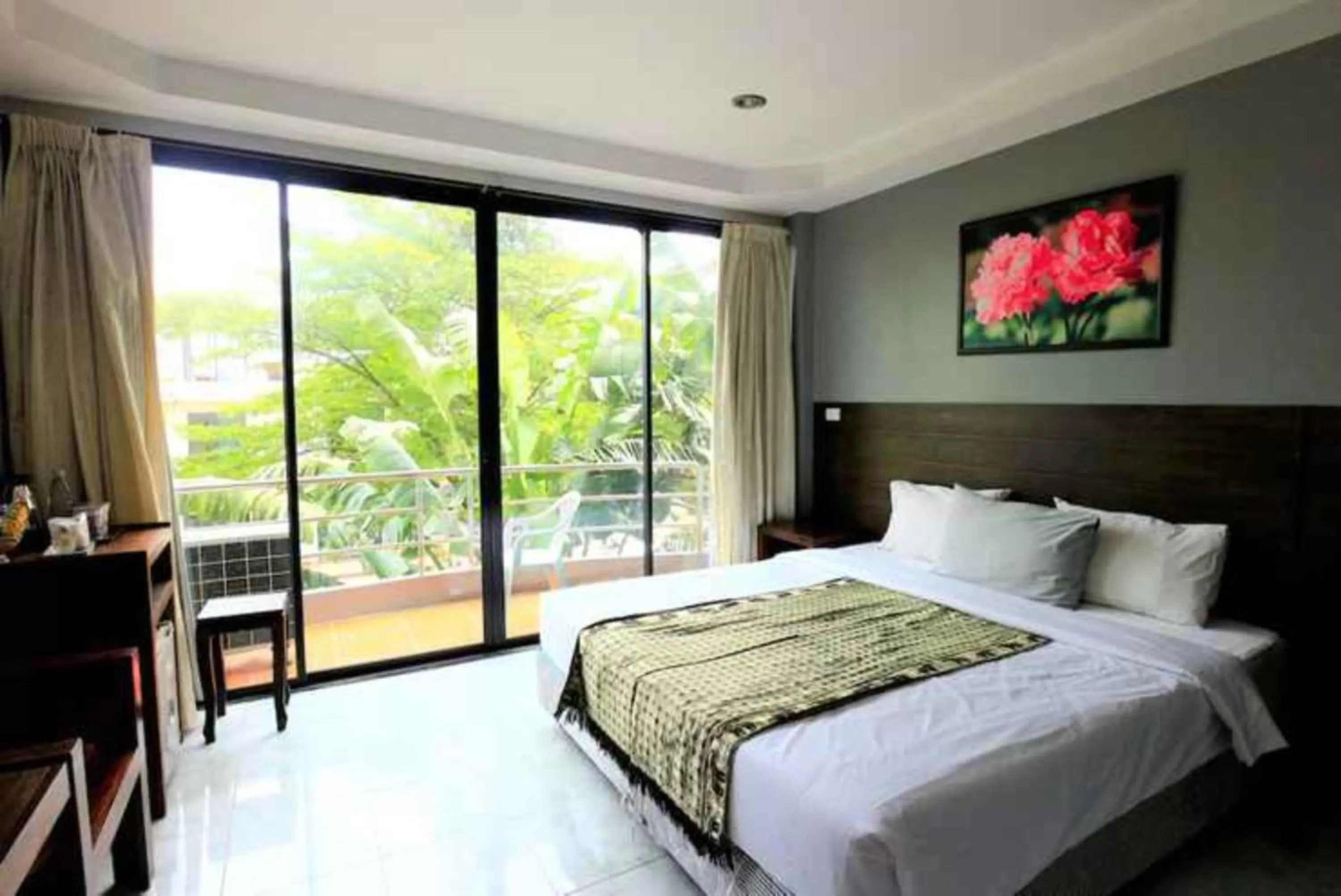 Photo of the whole room, Bed in Platinum Place