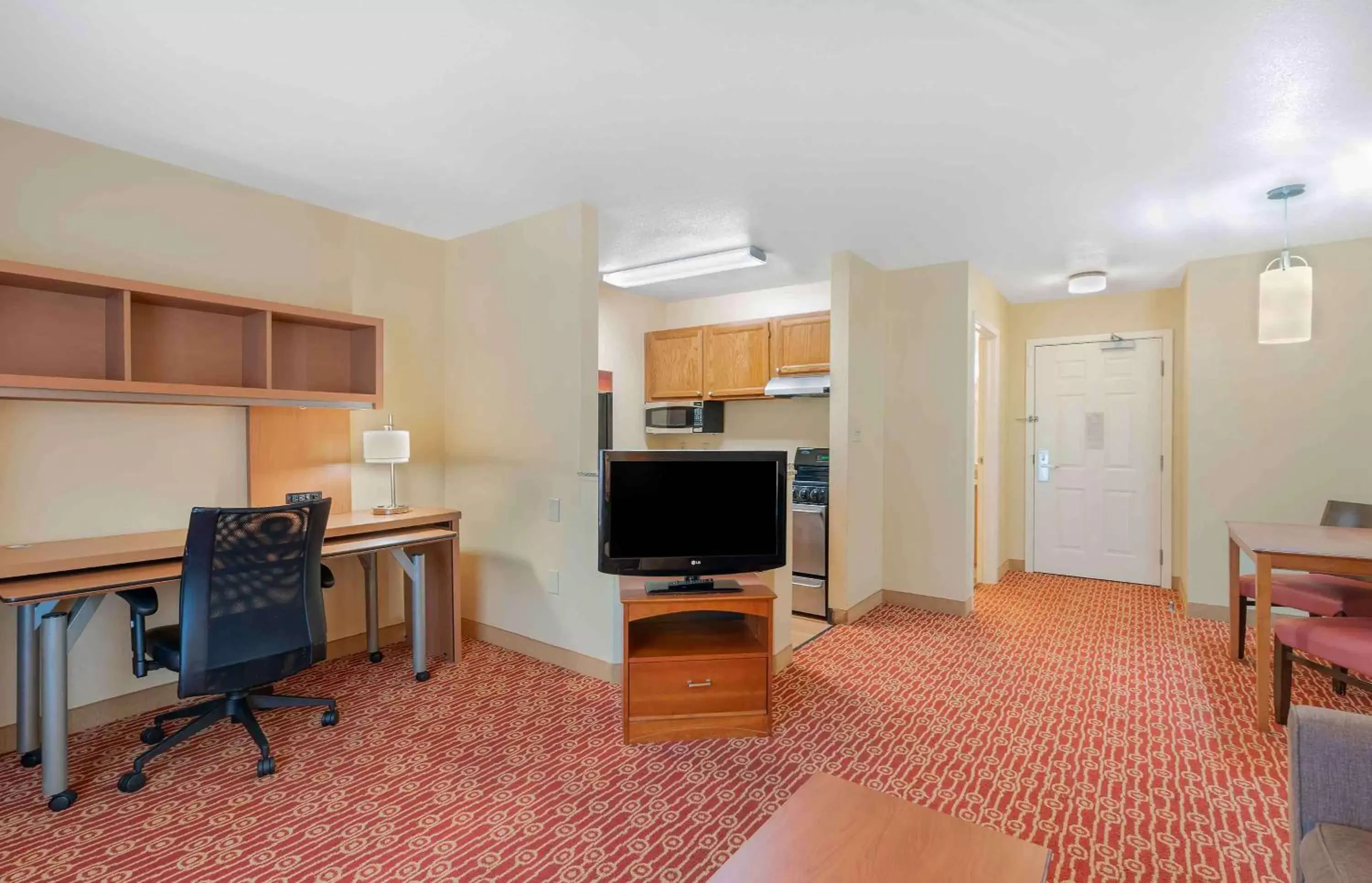 Bedroom, Kitchen/Kitchenette in Extended Stay America Suites - Newport News - Yorktown