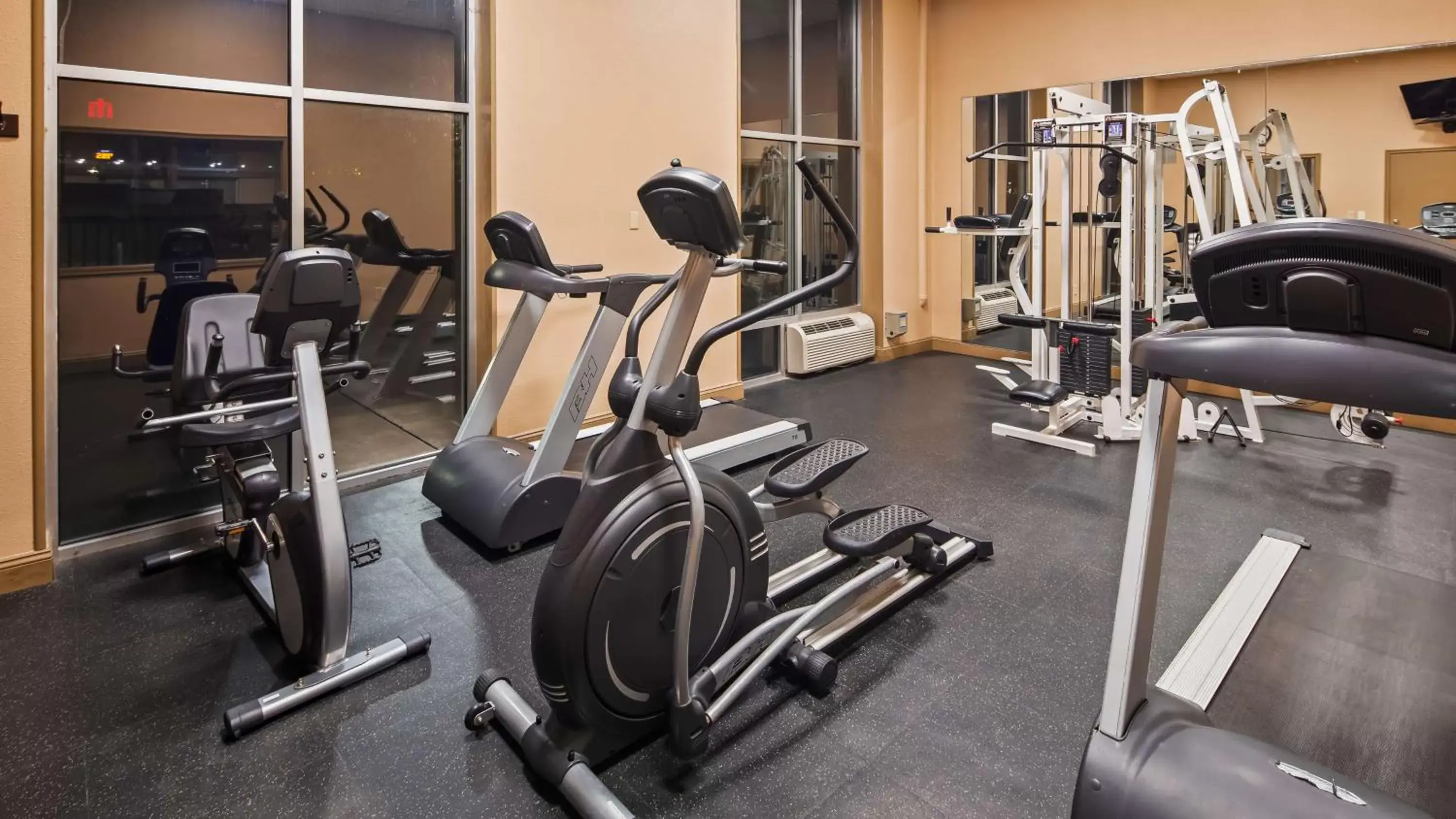 Fitness centre/facilities, Fitness Center/Facilities in Best Western Crossroads Of The Bluffs