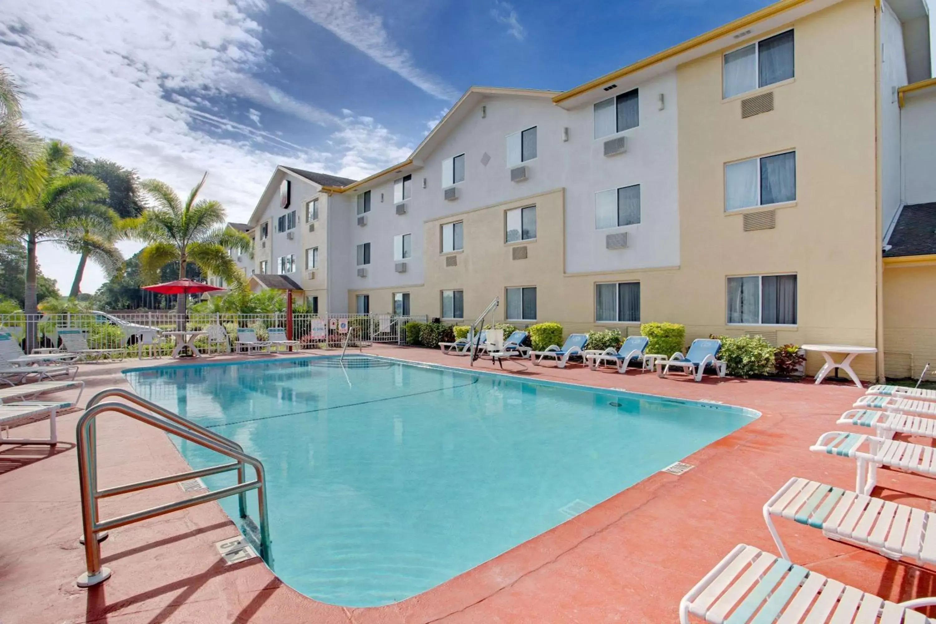 On site, Swimming Pool in Super 8 by Wyndham Clearwater/St. Petersburg Airport