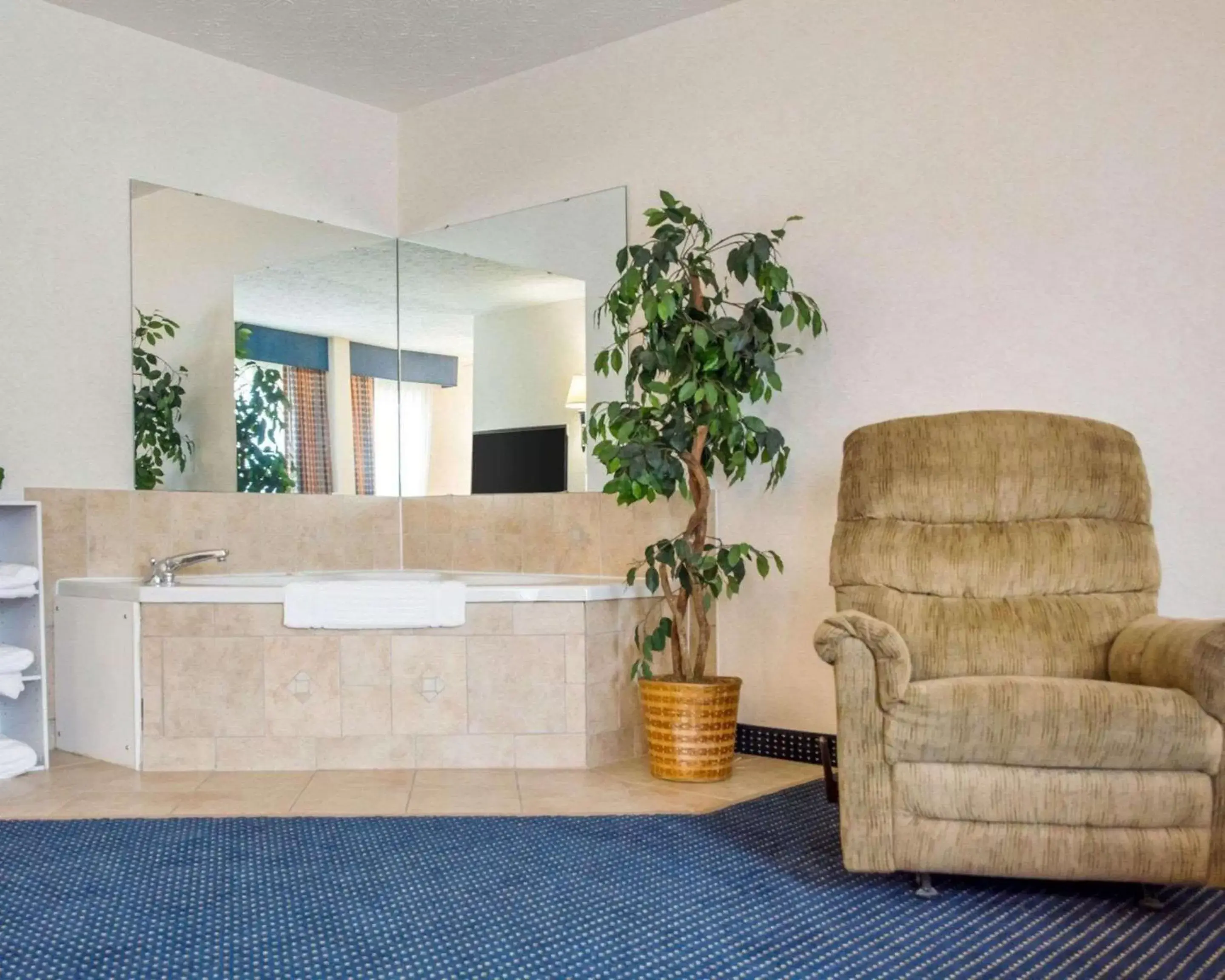 Photo of the whole room, Bathroom in Comfort Inn Piketon