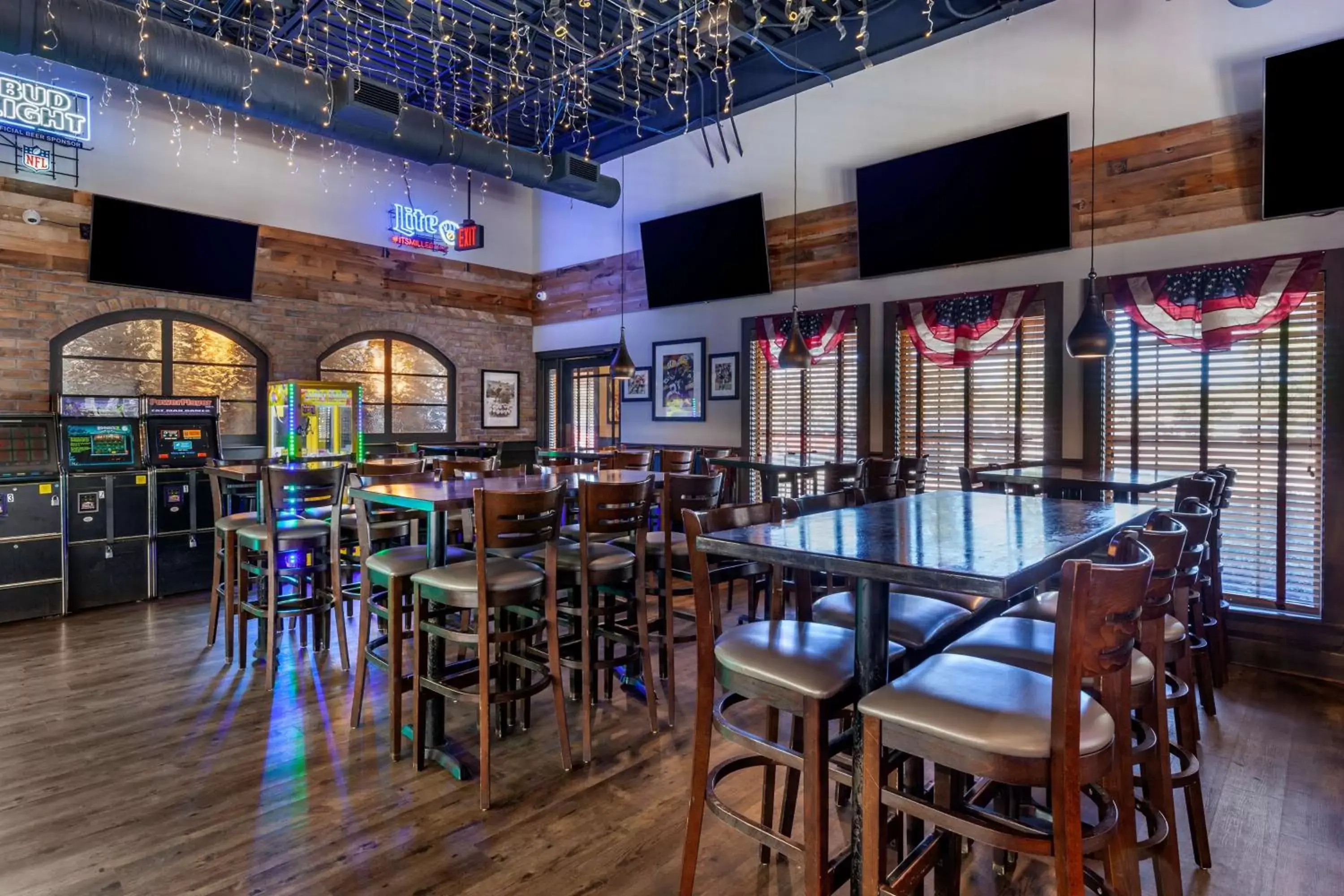 Lounge or bar, Restaurant/Places to Eat in Best Western Premier Bridgewood Hotel Resort