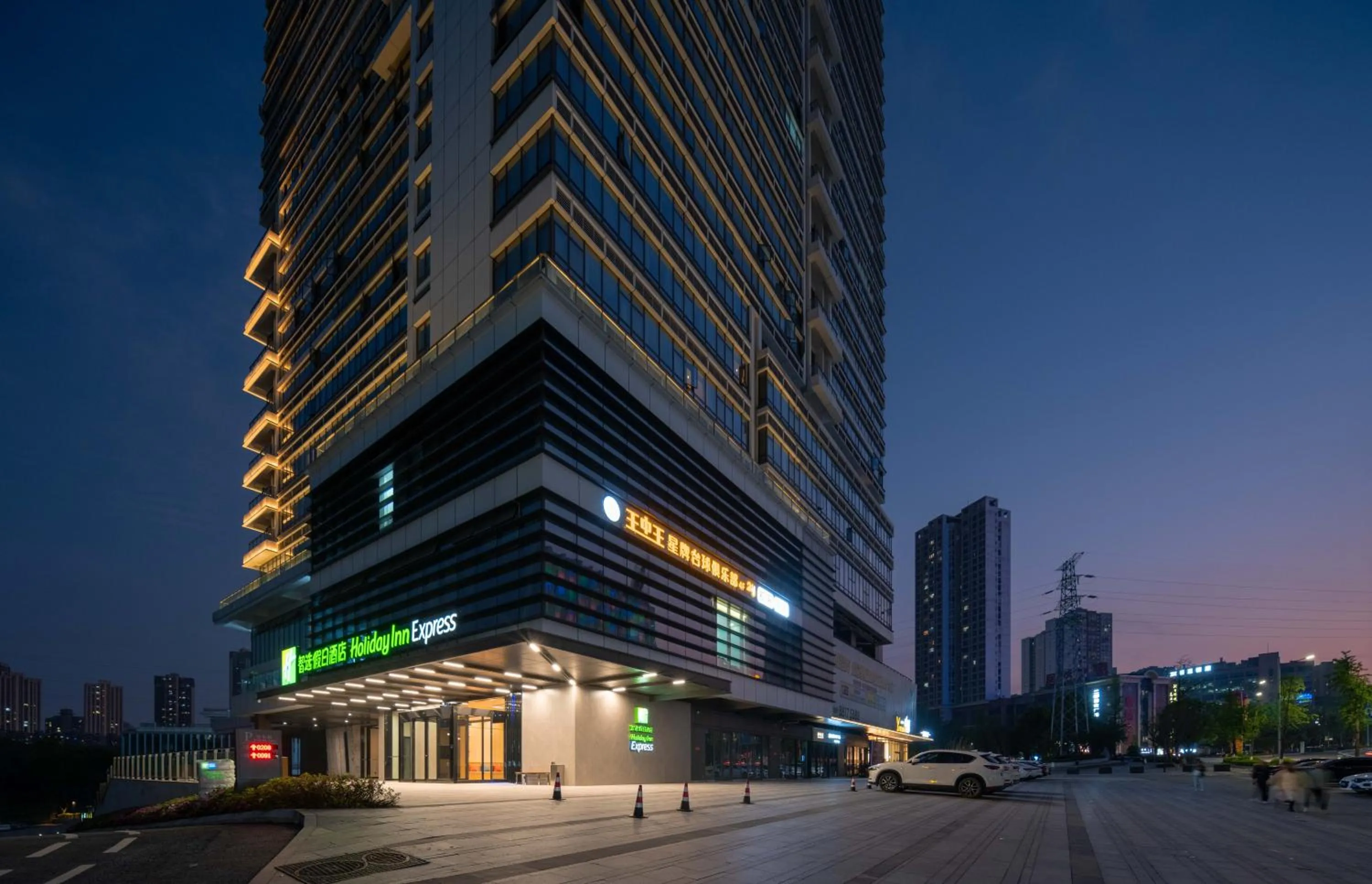 Property building in Holiday Inn Express Chongqing Caiyun Lake by IHG