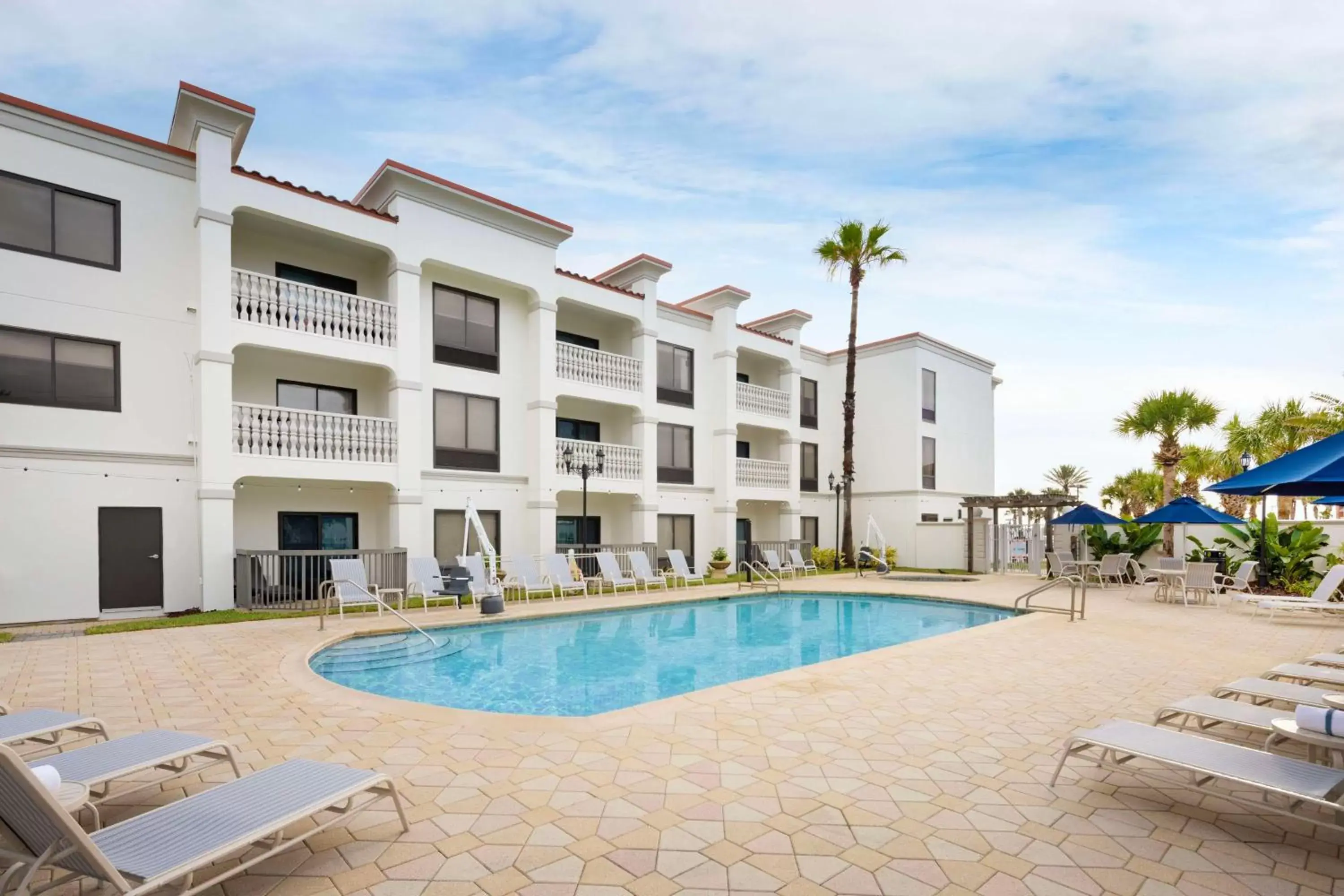 Pool view, Property Building in Hampton Inn & Suites St. Augustine-Vilano Beach