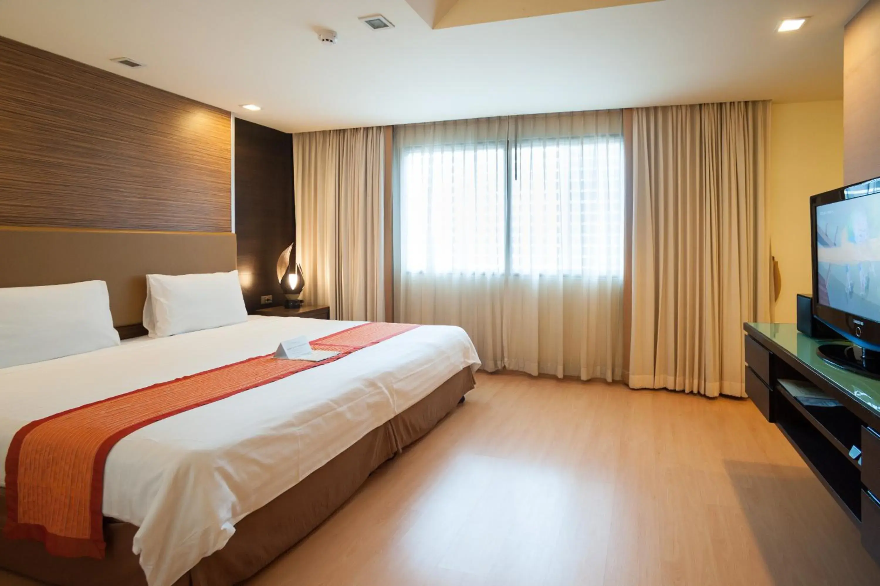 Bed in Aspen Suites Hotel Sukhumvit 2